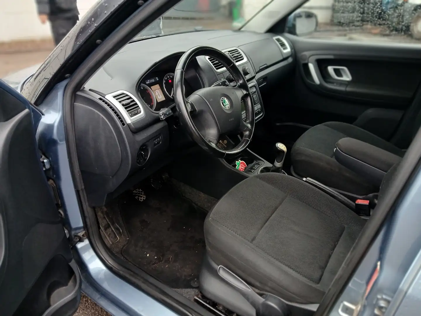 Skoda Fabia 1.6 16V Combi Ambiente Blau - 2