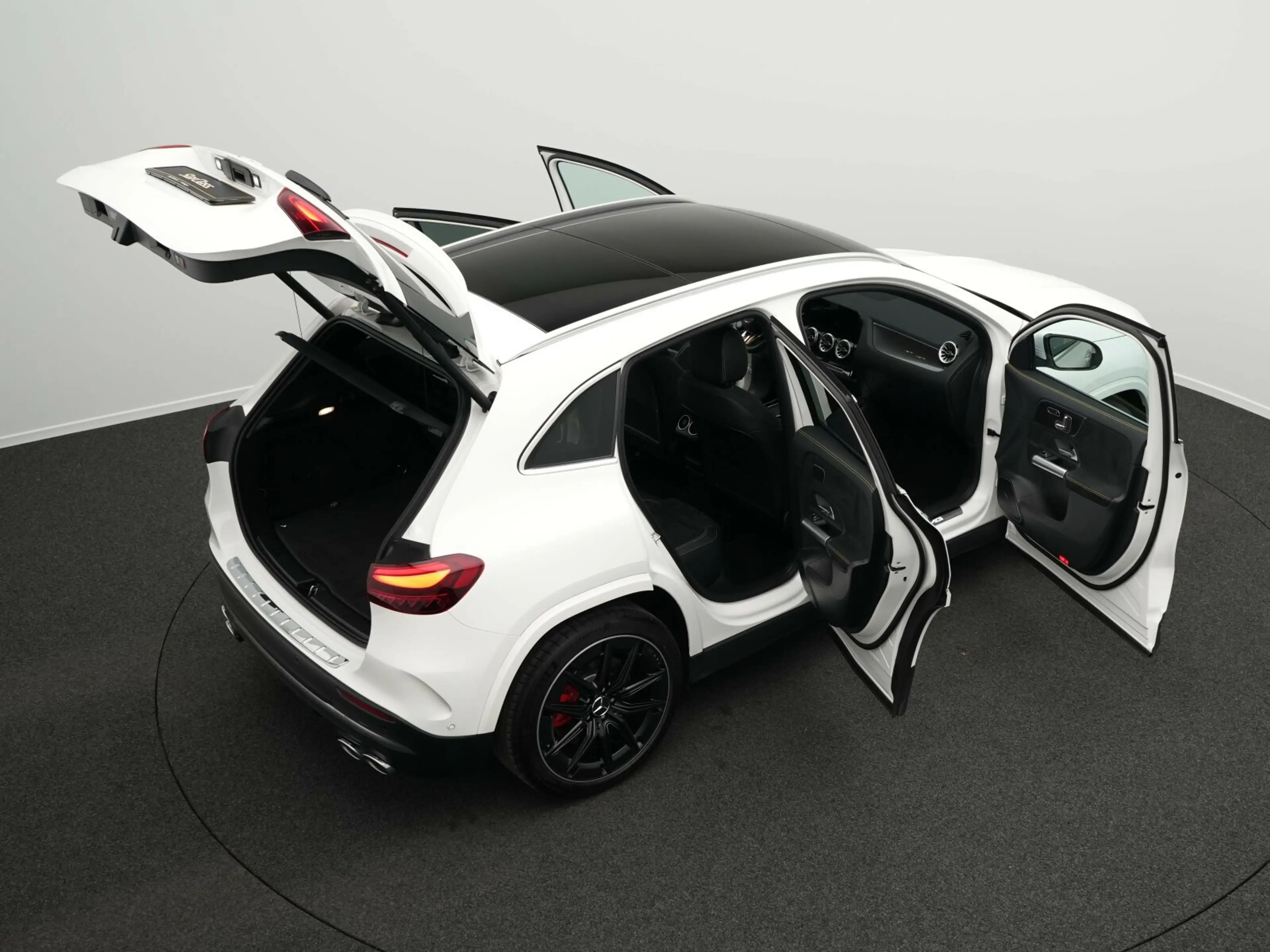 Mercedes-Benz GLA 45 AMG GLA 45 S 4M Multi+Pano+Kamera+360°+Burm+Memo Navi — photo 15