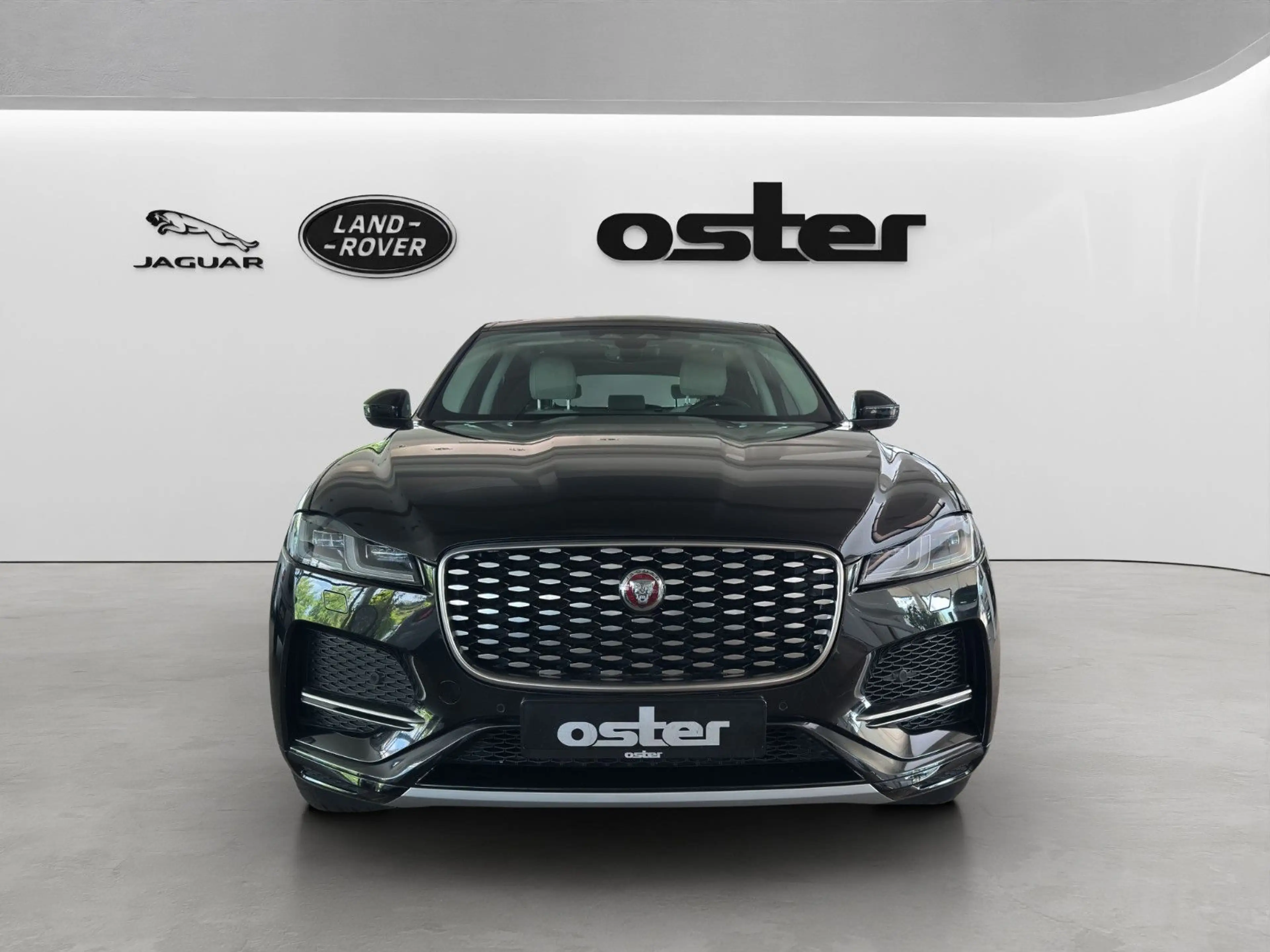 Jaguar F-Pace D300 SE AWD | Pano | Standheizung | AdSR — photo 2