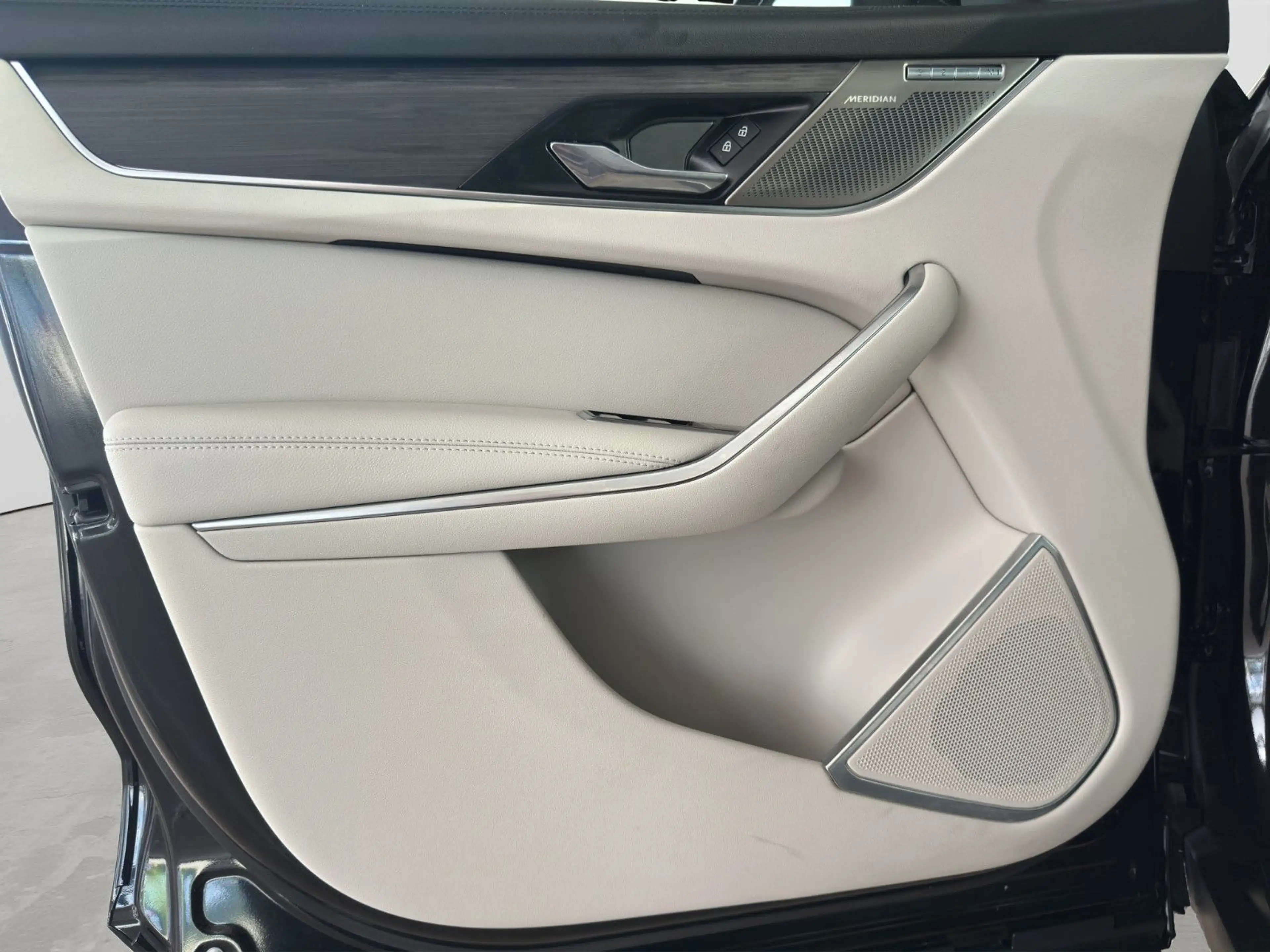 Jaguar F-Pace D300 SE AWD | Pano | Standheizung | AdSR — photo 12
