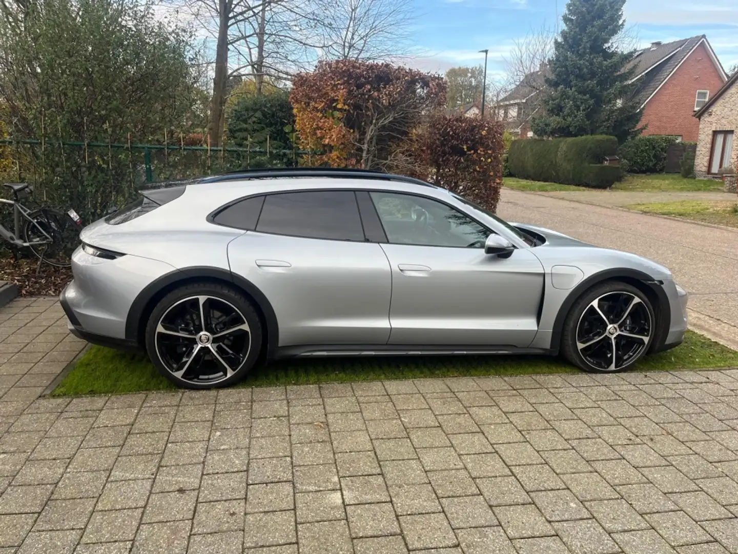 Porsche Taycan 4 Cross Turismo Zilver - 1