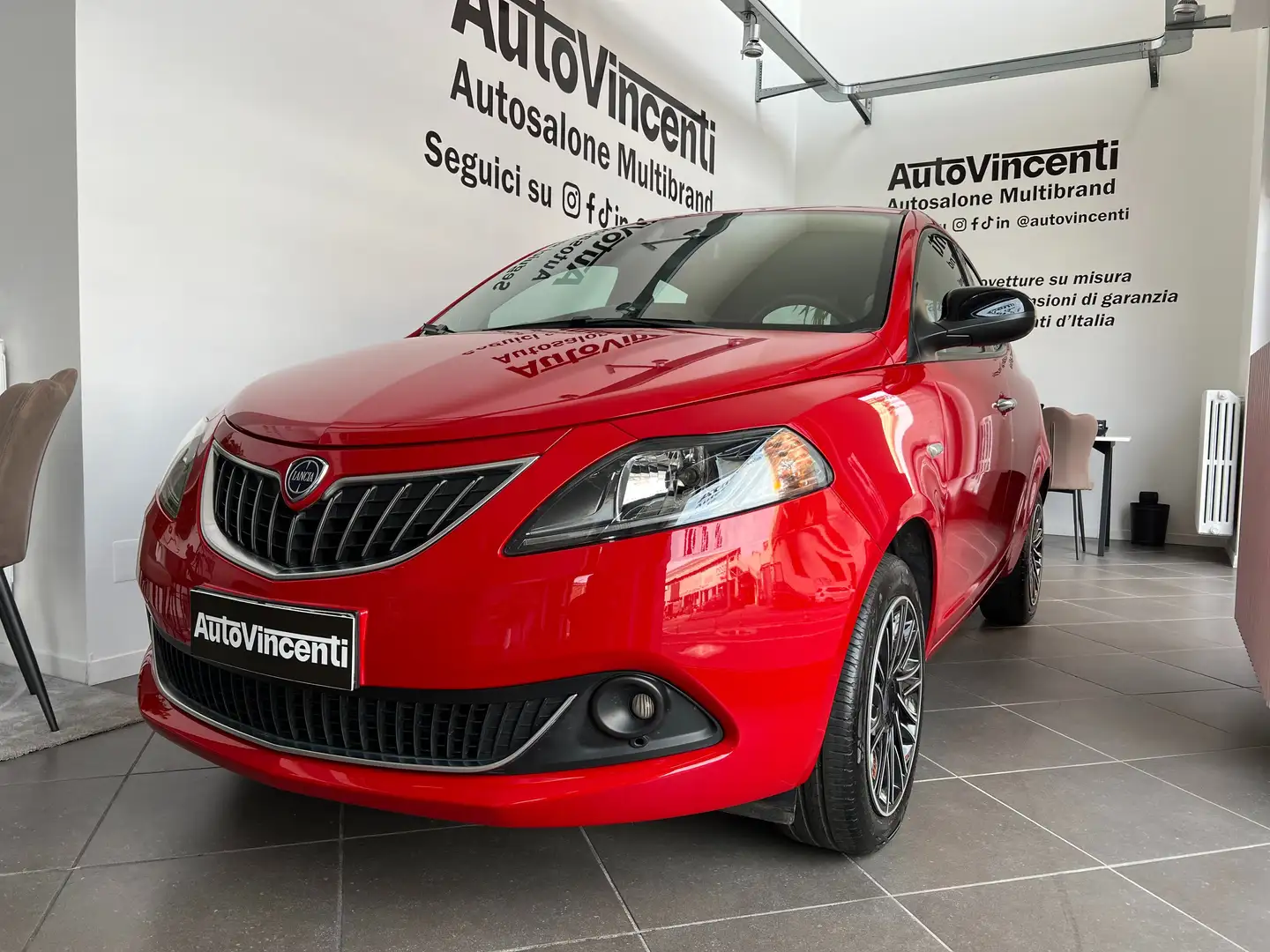 Lancia Ypsilon 1.0 70 CV HYBRID GOLD **€185/MESE** Rosso - 2