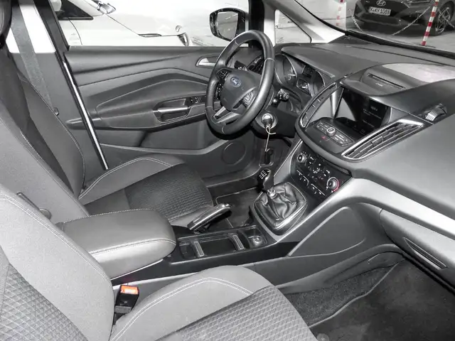 Ford C-Max view 3