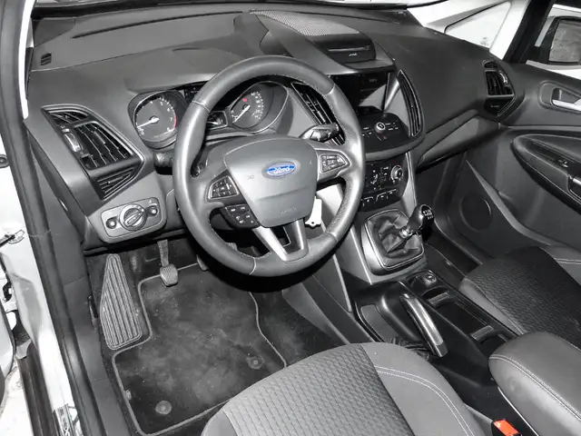Ford C-Max view 4
