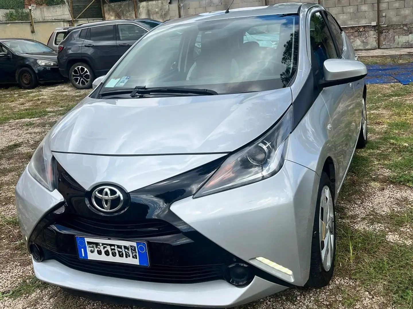 Toyota Aygo Aygo II 2015 5p 1.0 x-play UNIPRO Argento - 1