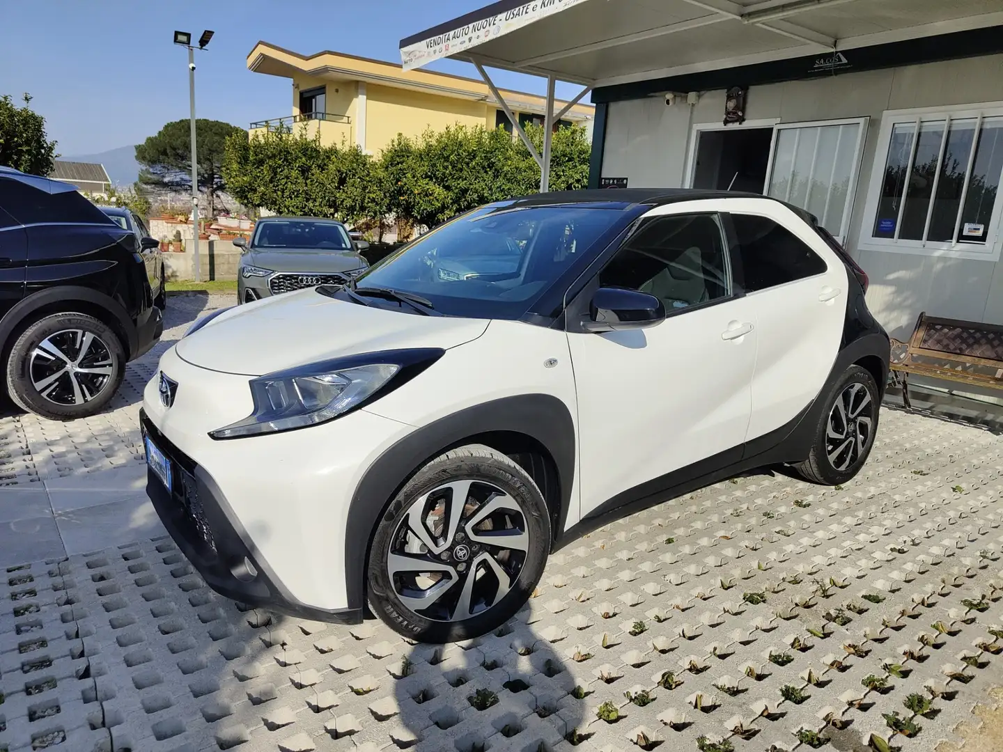 Toyota Aygo x cabrio Bianco - 1