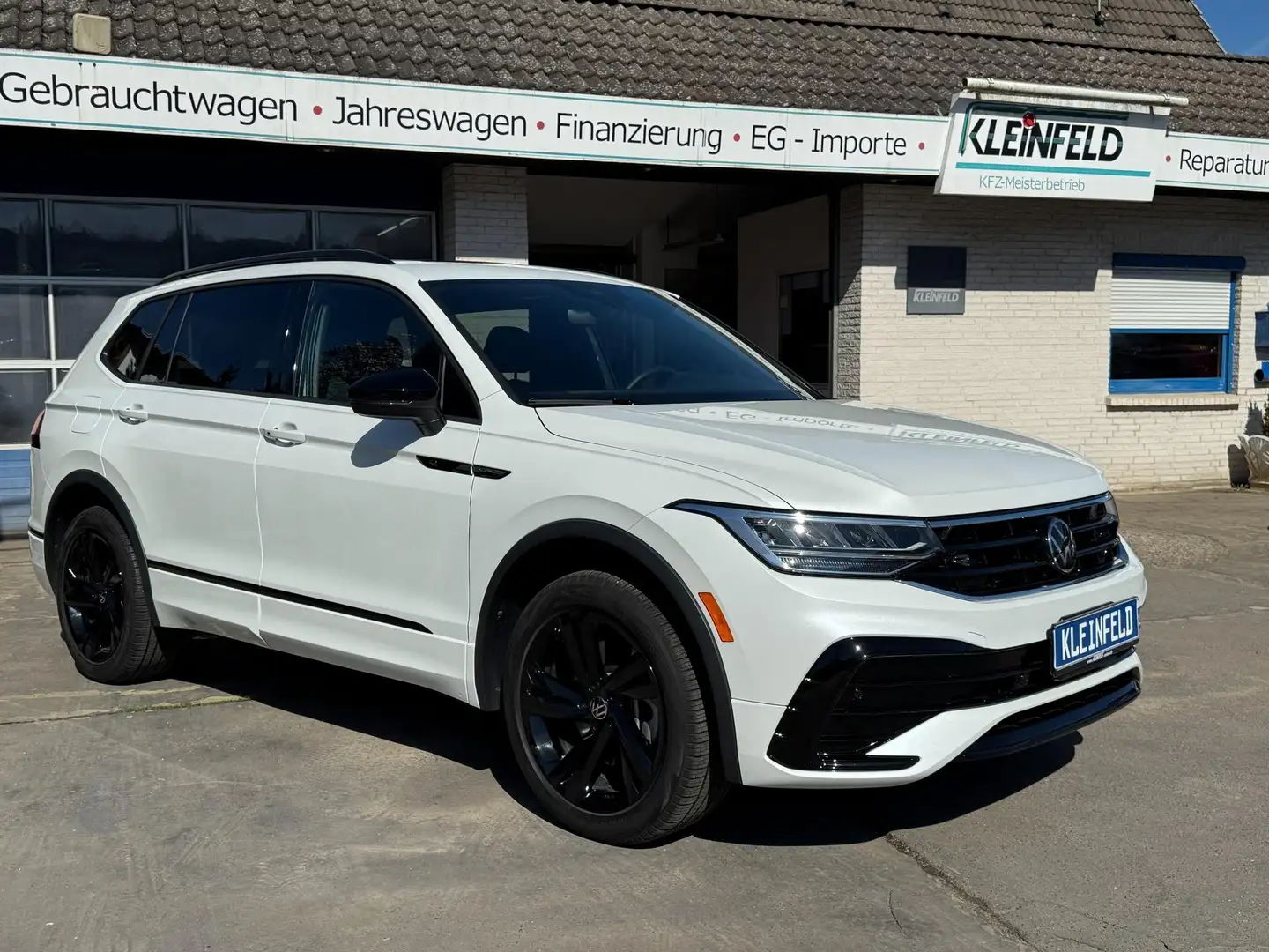 Volkswagen Tiguan Allspace 2.0 FSI BMT Autom. LED-Pano-Keyless-PDC-Rcam-Si... Wit - 1