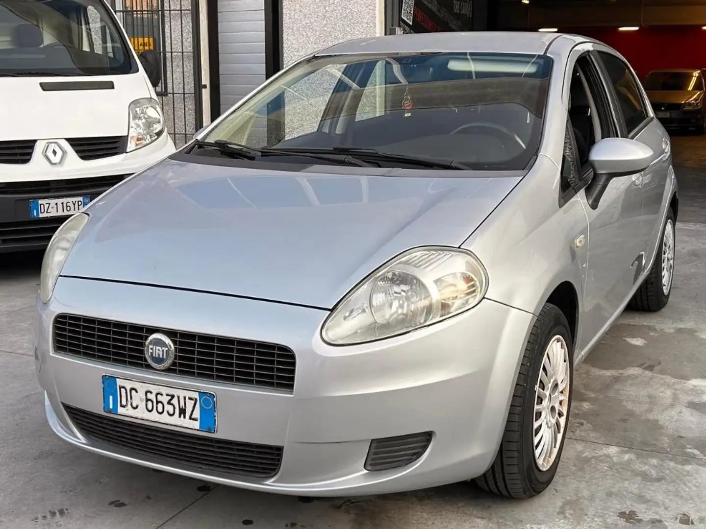 Fiat Grande Punto Grande Punto III 2005 5p 1.2 Active 65cv Plateado - 1