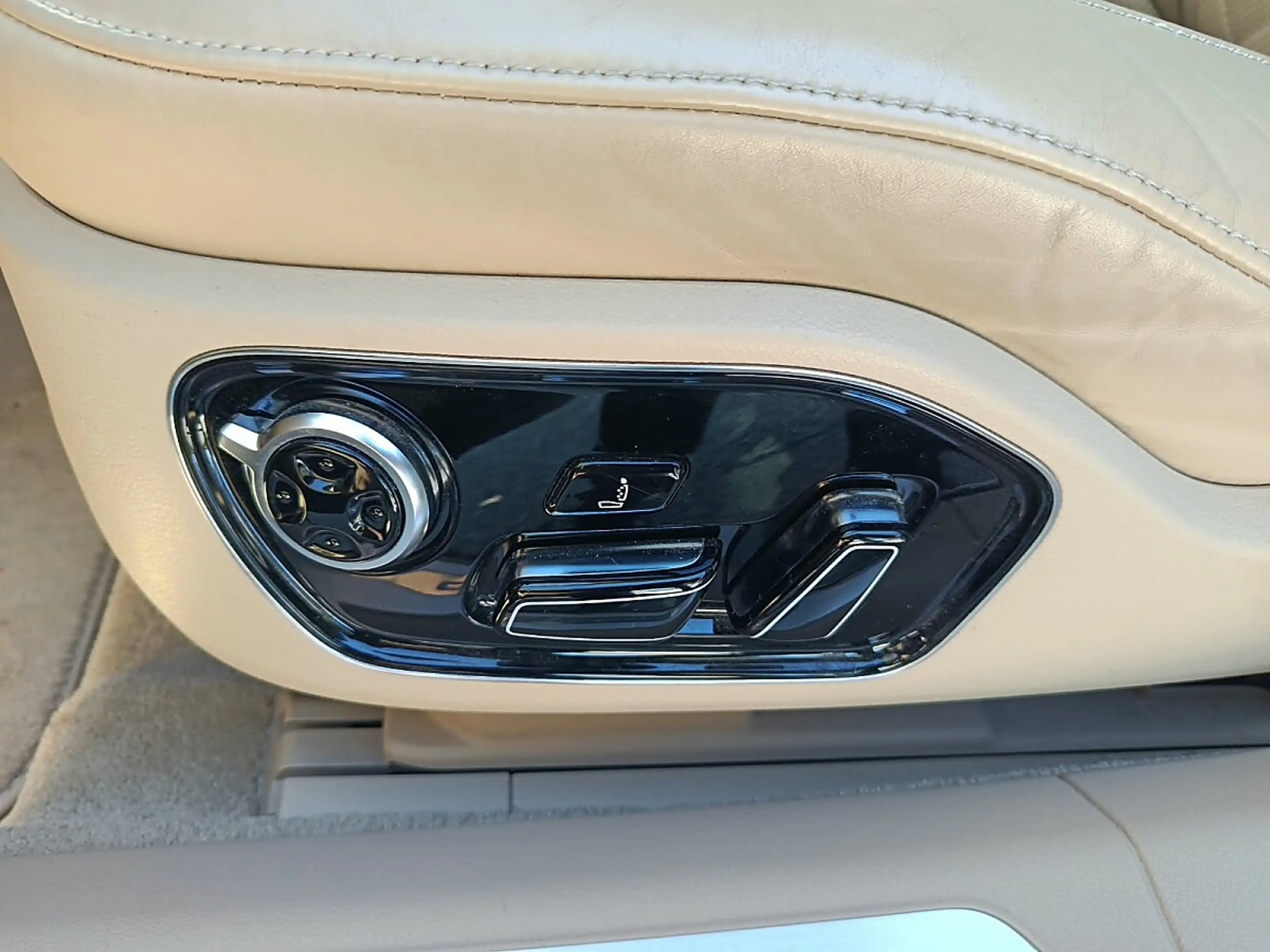 Audi A8 3.0 TDI clean diesel quattro — photo 12