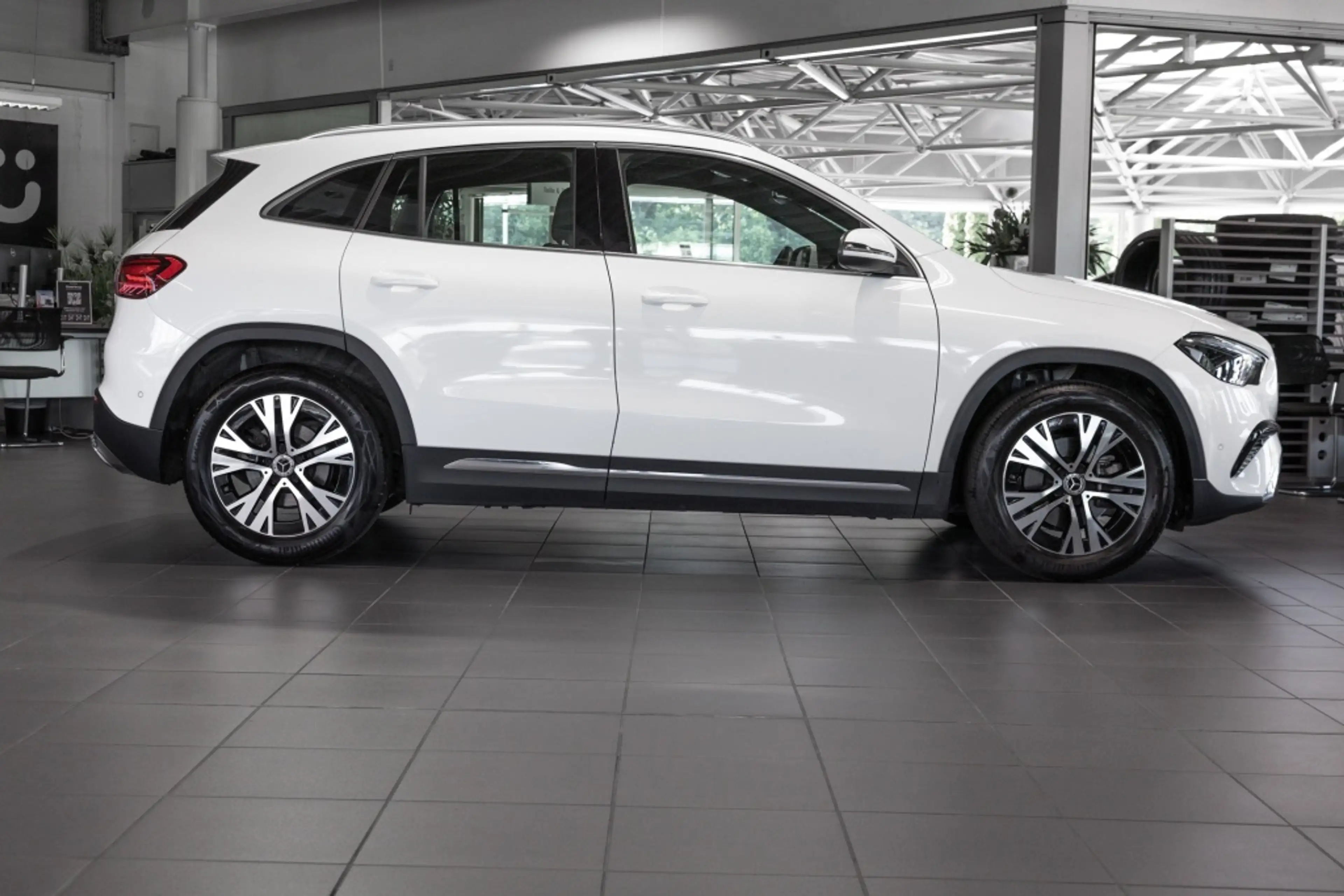 Mercedes-Benz GLA 200 d , PROGRESSIVE AHK KAMERA PANO SPUR PDC — photo 4