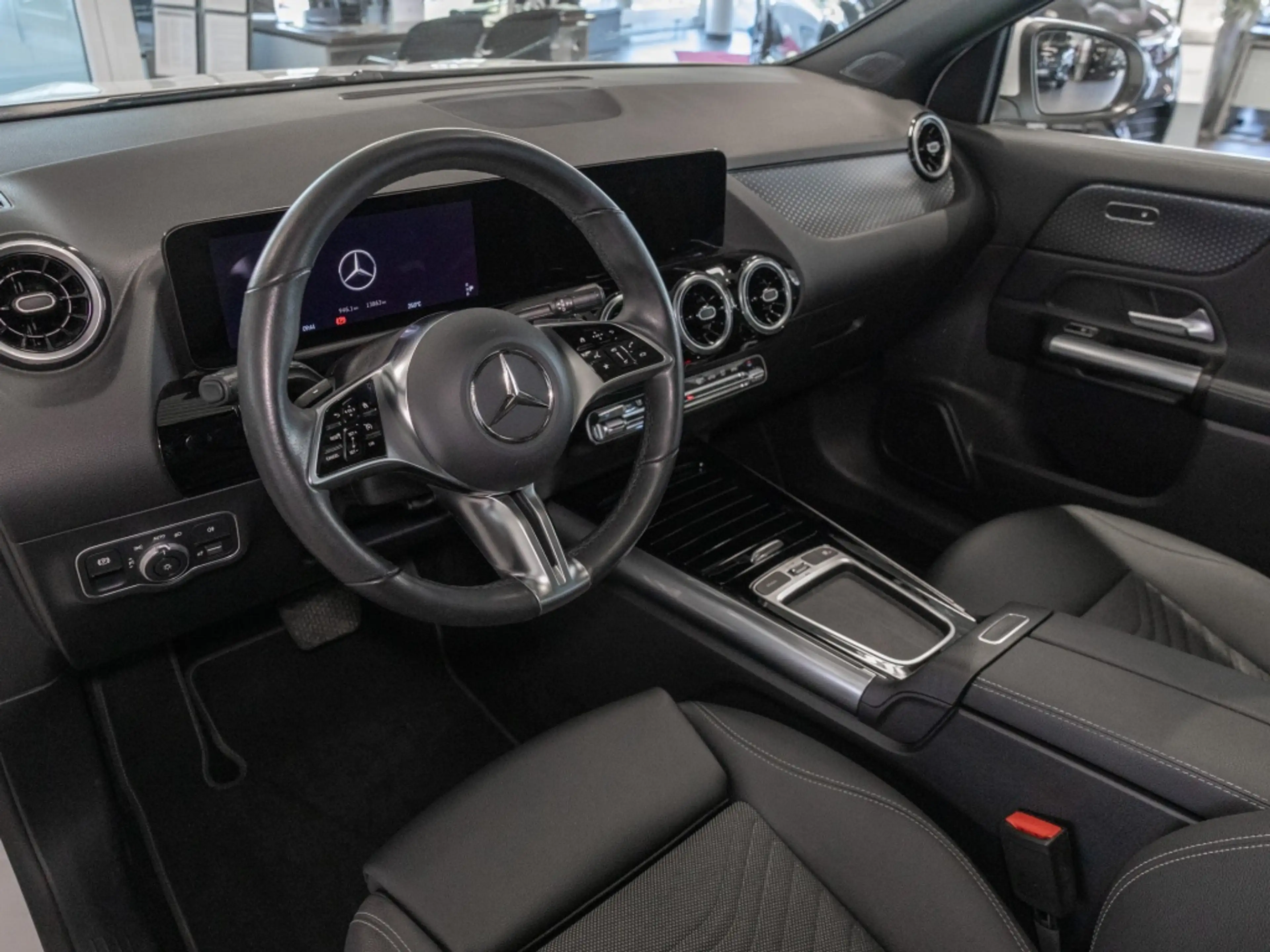 Mercedes-Benz GLA 200 d , PROGRESSIVE AHK KAMERA PANO SPUR PDC — photo 8