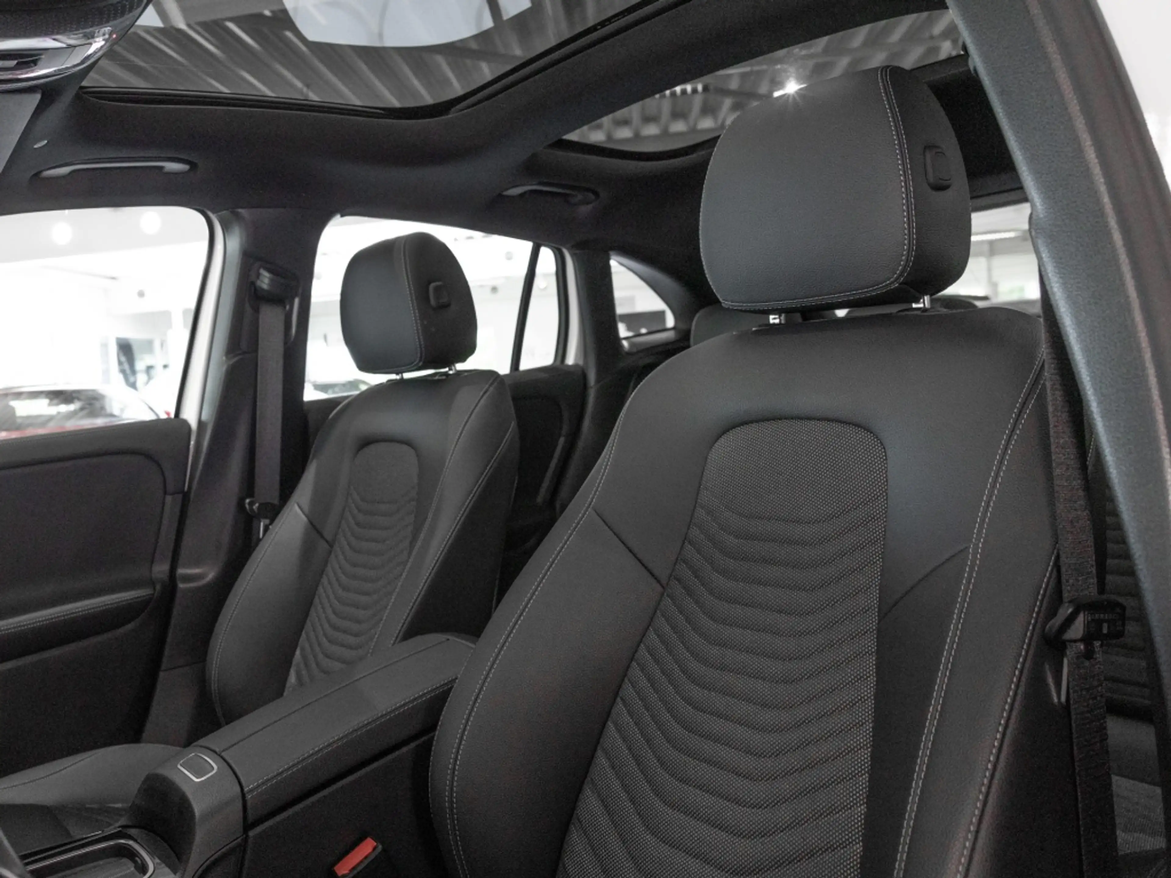 Mercedes-Benz GLA 200 d , PROGRESSIVE AHK KAMERA PANO SPUR PDC — photo 9