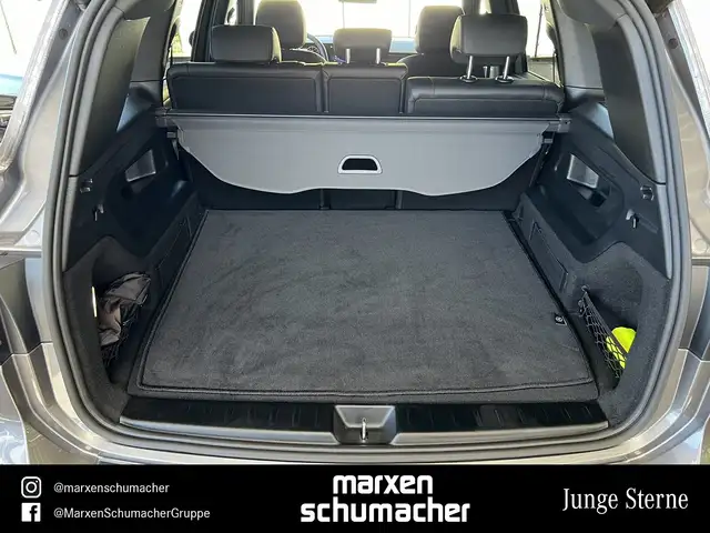 Mercedes-Benz 220 view 12