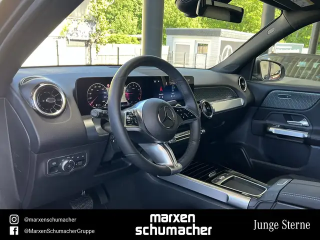 Mercedes-Benz 220 view 8