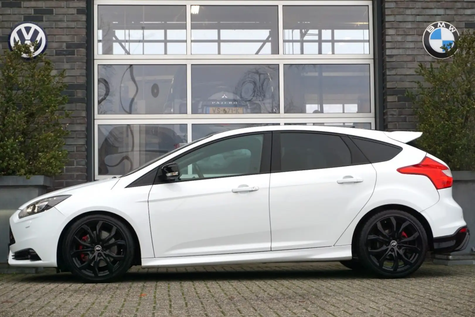 Ford Focus 2.0 ECOB. ST-3 - 250PK - NW. CILINDERKOP - APK 03- Blanc - 2