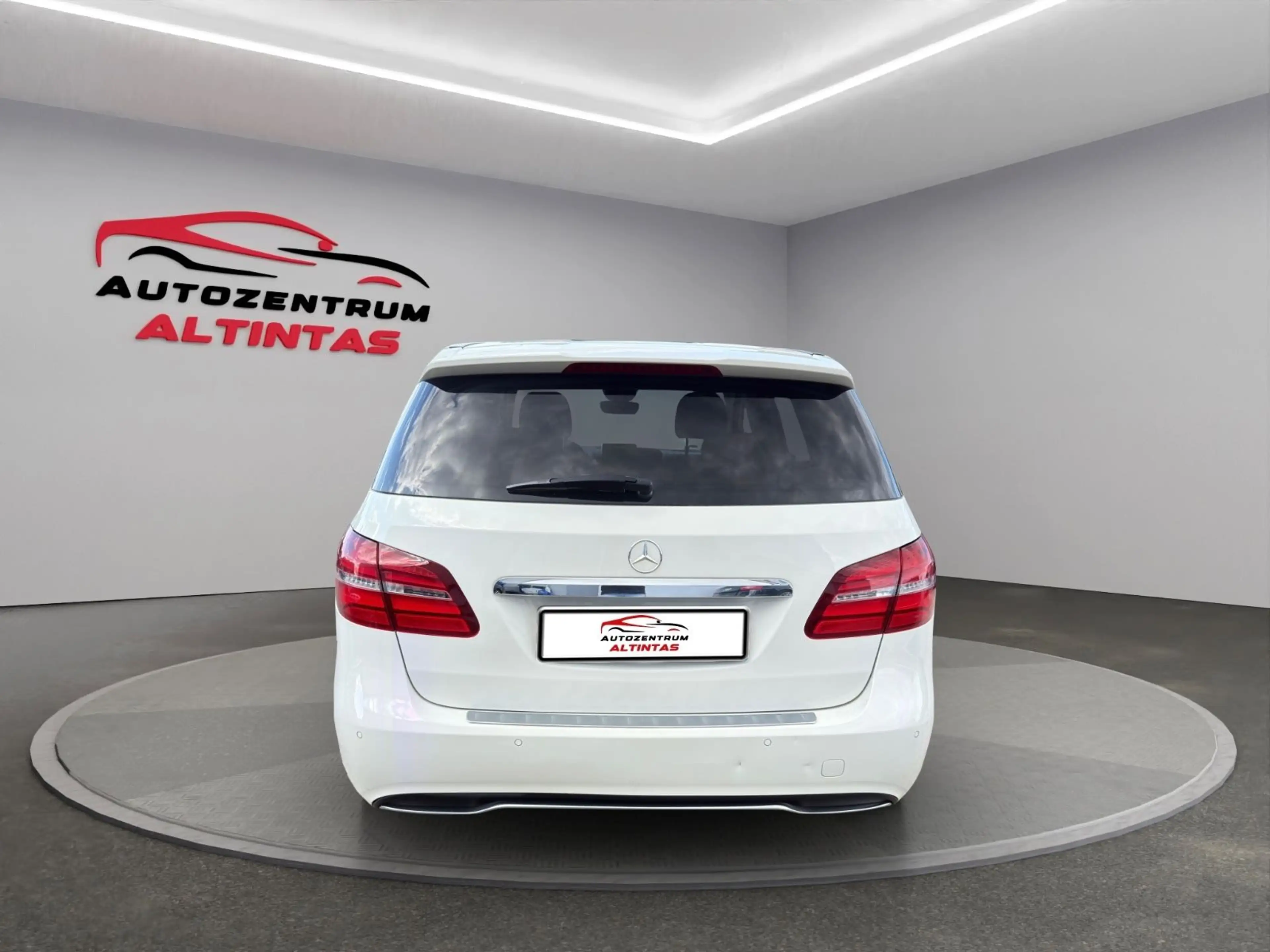Mercedes-Benz B 180 Style*FACELIFT*KLIMAAUT.*NAVI*LED*PDC*SHZ* — photo 6