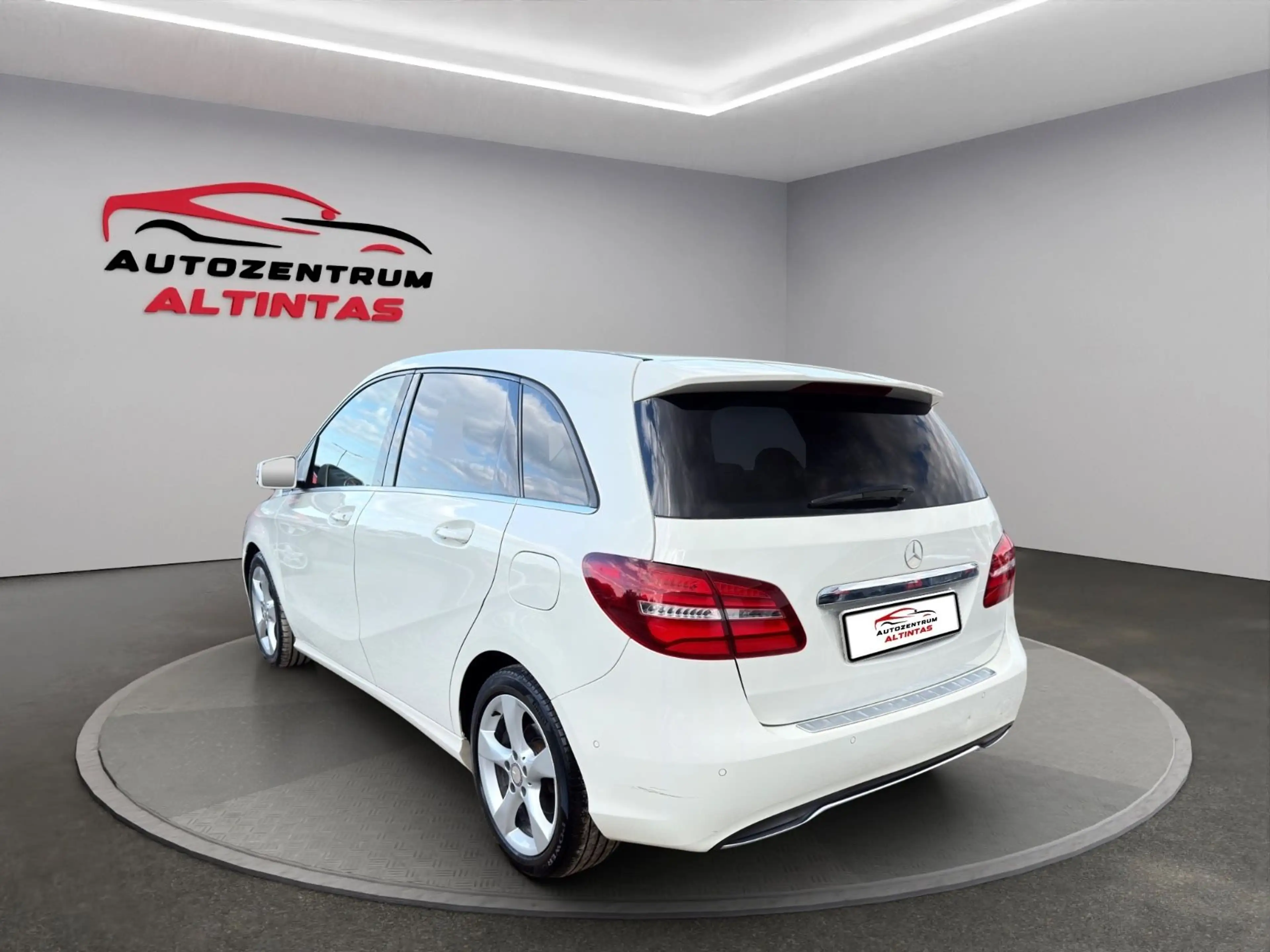 Mercedes-Benz B 180 Style*FACELIFT*KLIMAAUT.*NAVI*LED*PDC*SHZ* — photo 4