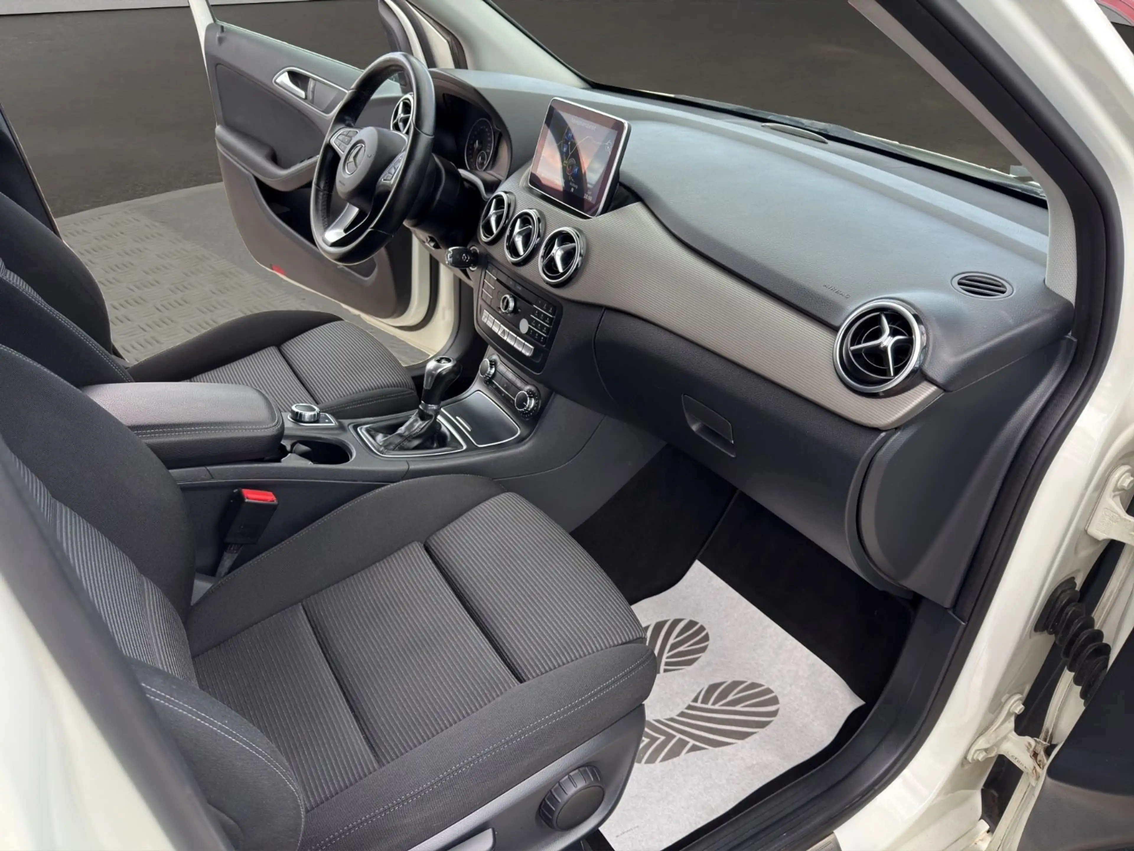 Mercedes-Benz B 180 Style*FACELIFT*KLIMAAUT.*NAVI*LED*PDC*SHZ* — photo 10
