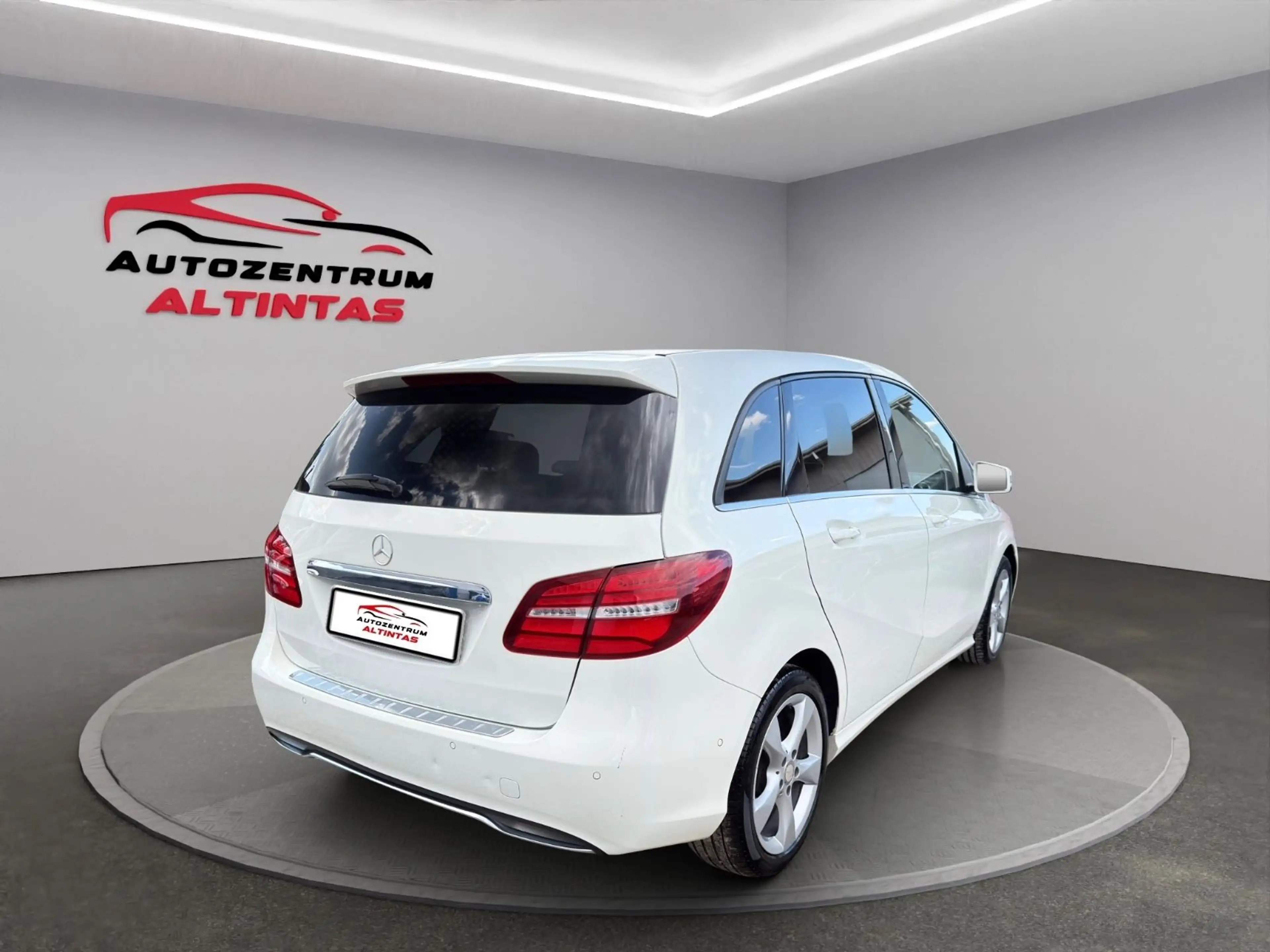 Mercedes-Benz B 180 Style*FACELIFT*KLIMAAUT.*NAVI*LED*PDC*SHZ* — photo 3