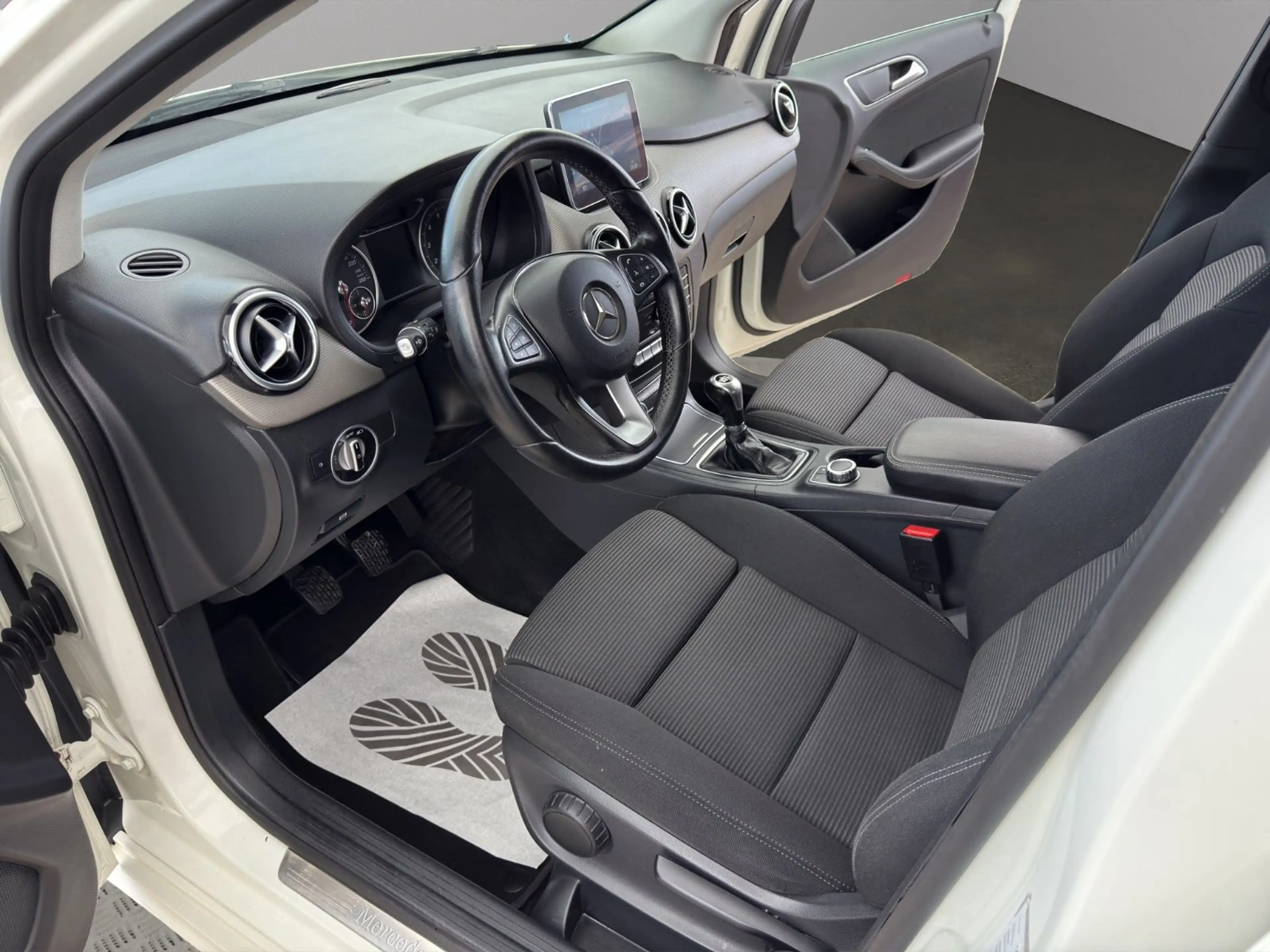 Mercedes-Benz B 180 Style*FACELIFT*KLIMAAUT.*NAVI*LED*PDC*SHZ* — photo 9