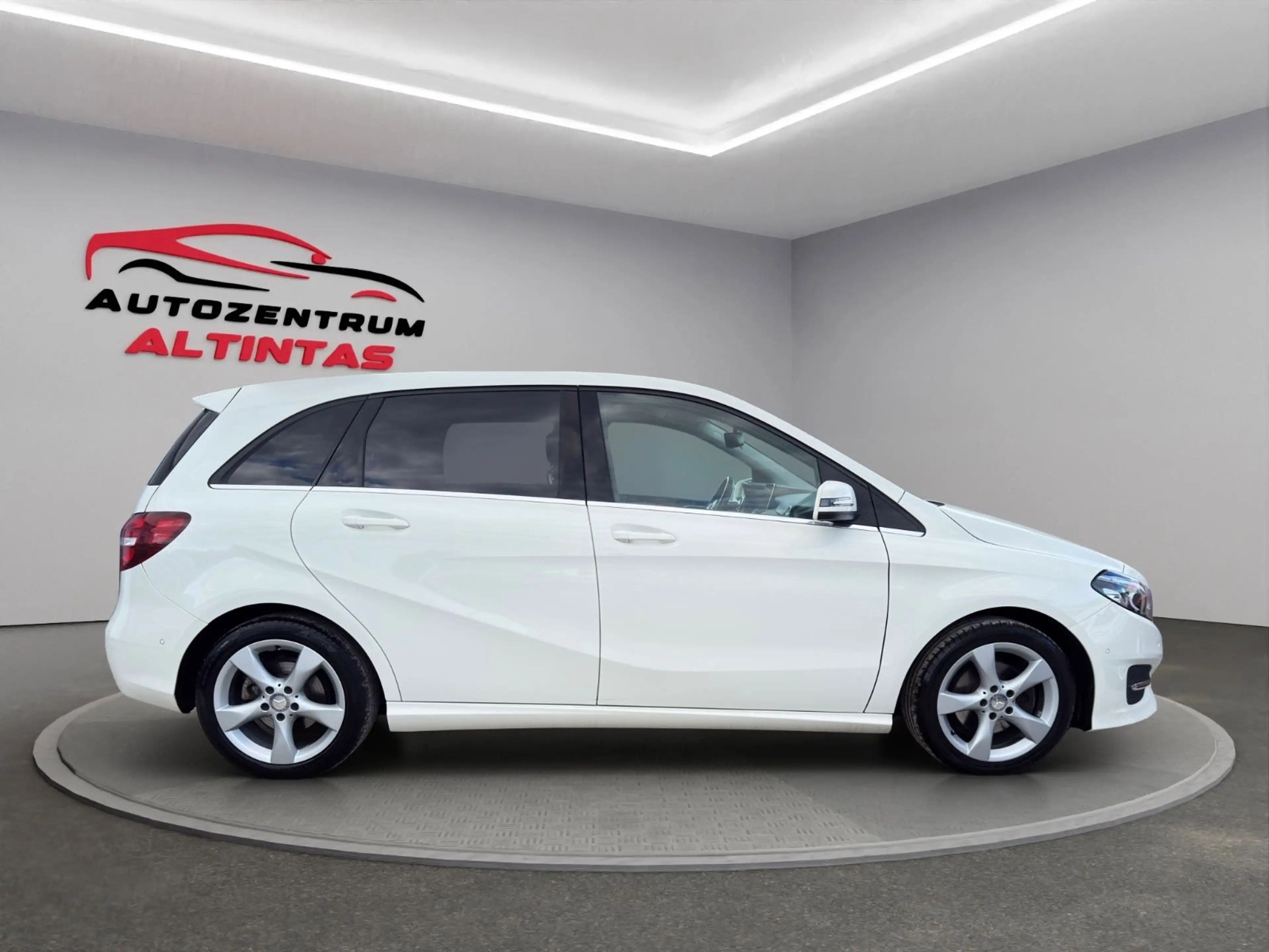Mercedes-Benz B 180 Style*FACELIFT*KLIMAAUT.*NAVI*LED*PDC*SHZ* — photo 8