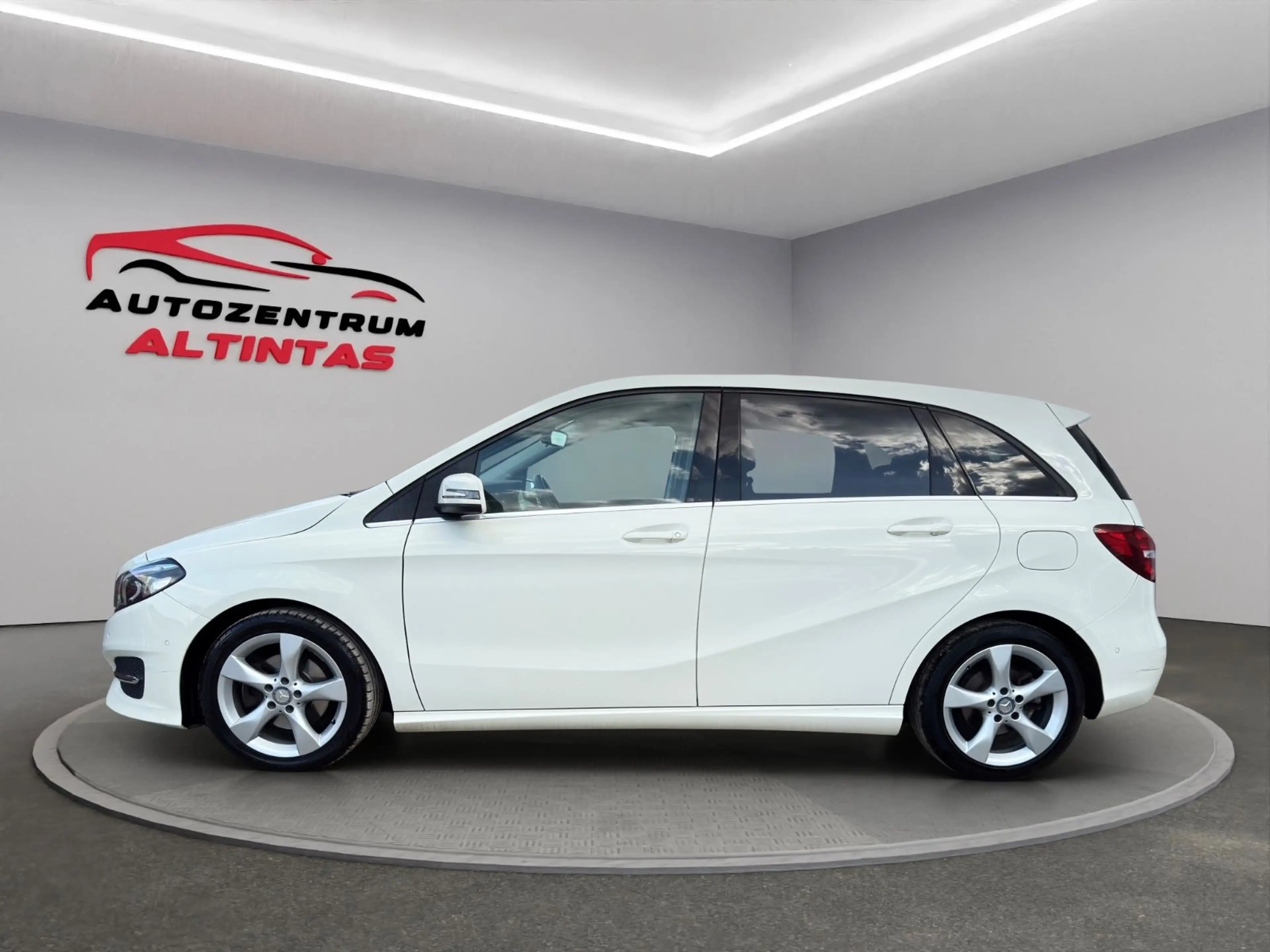 Mercedes-Benz B 180 Style*FACELIFT*KLIMAAUT.*NAVI*LED*PDC*SHZ* — photo 7