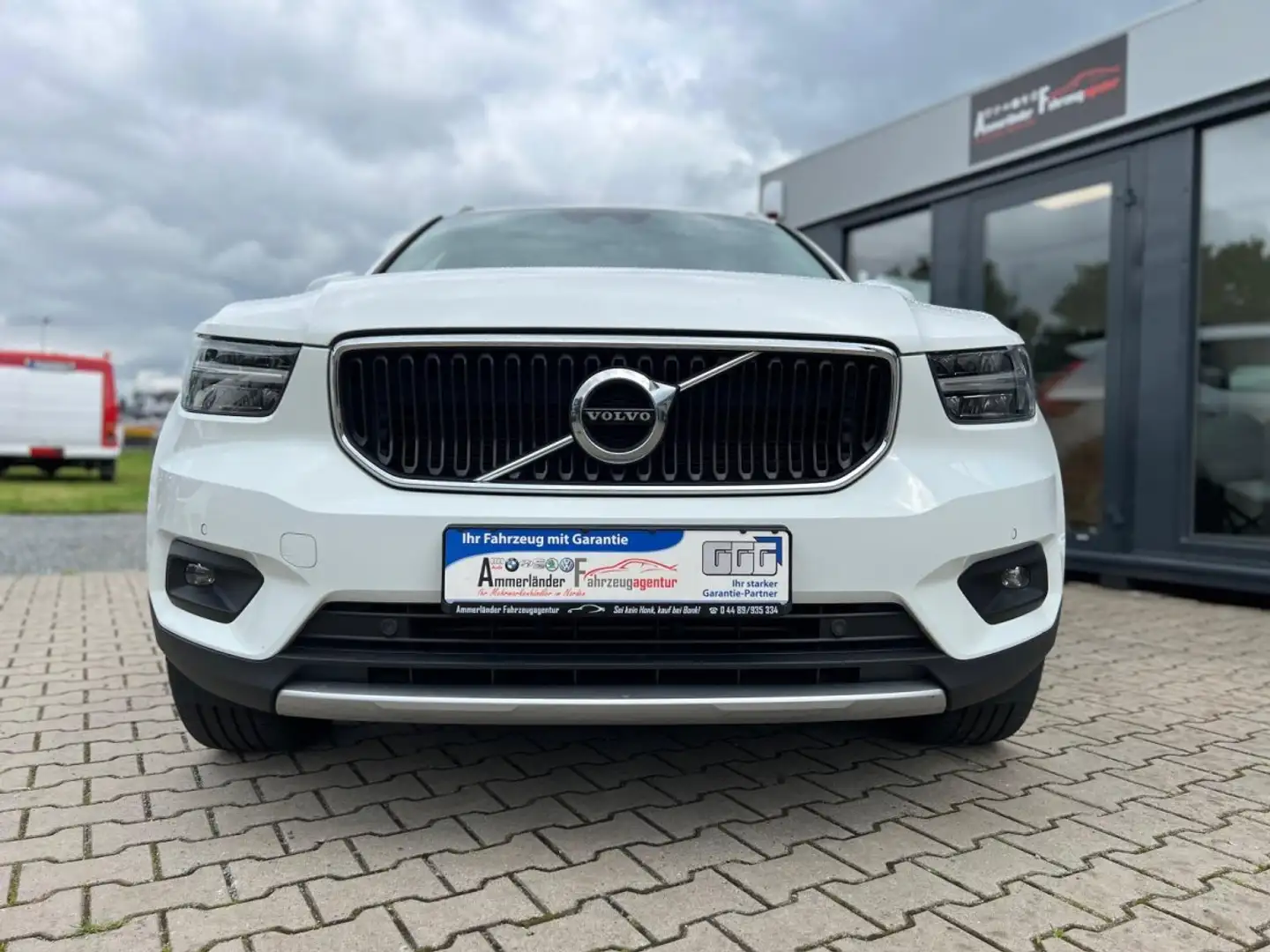 Volvo XC40 0 D3 2WD D3 2WD EU6d-T Momentum Pro (EURO 6d-TEMP) Weiß - 2