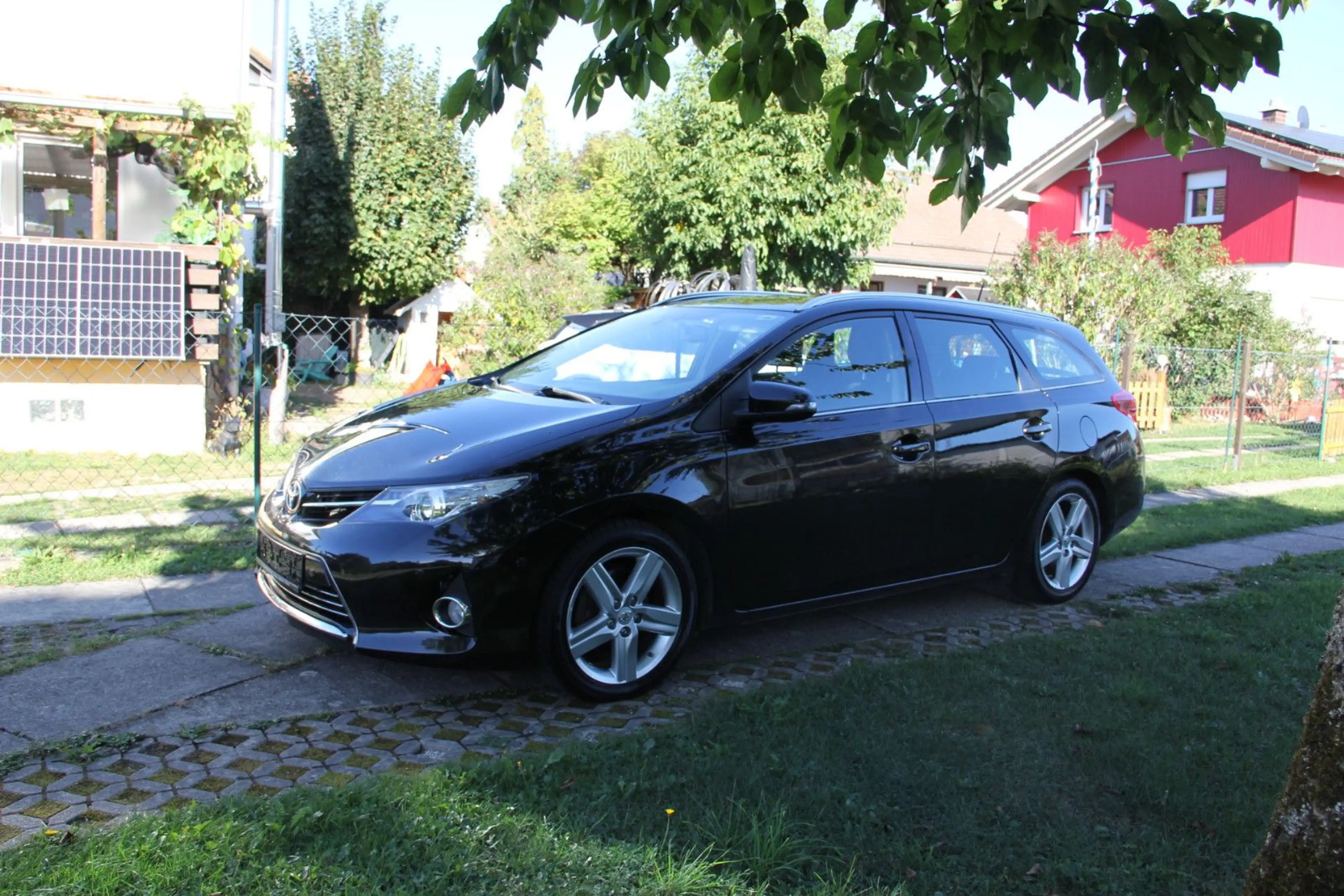 Toyota Auris Touring Sports Executive KAM NAV SHZ T-LED — photo 5