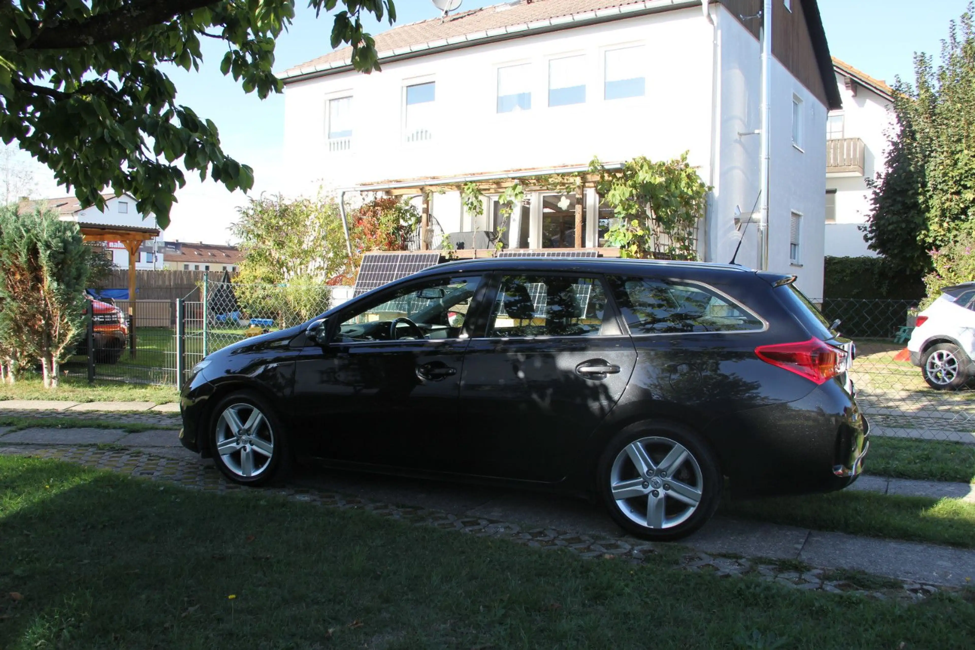 Toyota Auris Touring Sports Executive KAM NAV SHZ T-LED — photo 4