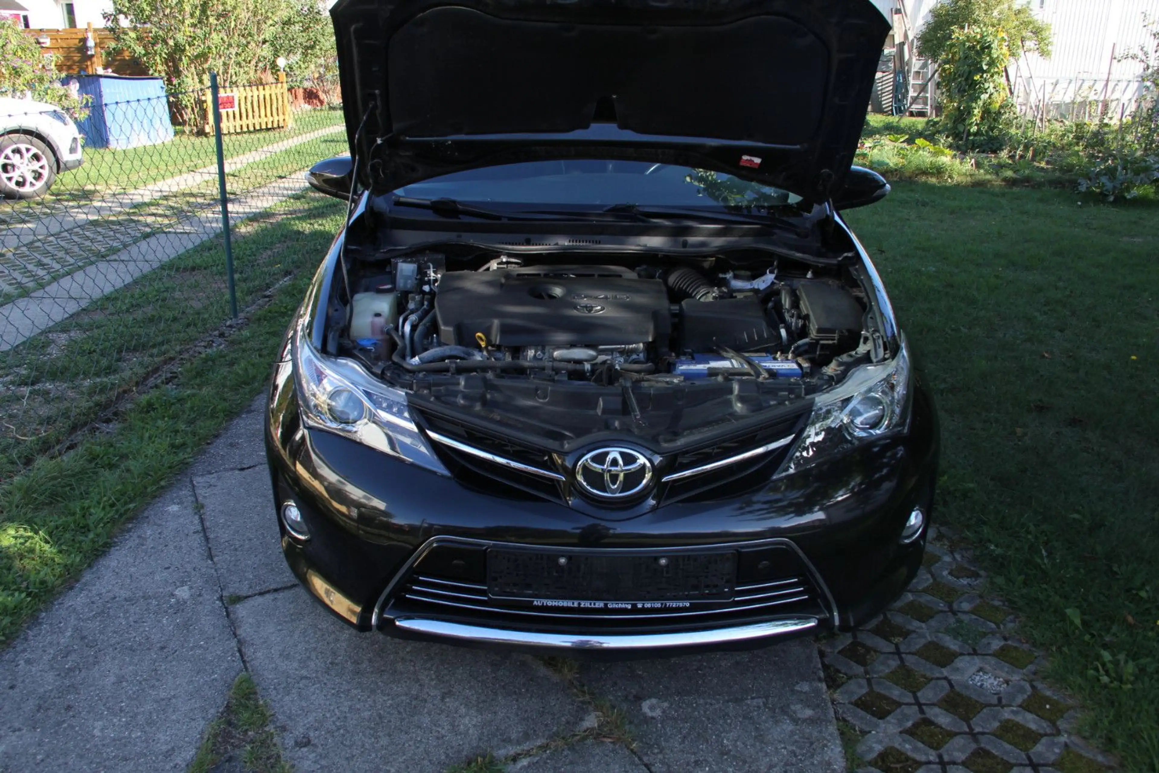Toyota Auris Touring Sports Executive KAM NAV SHZ T-LED — photo 11