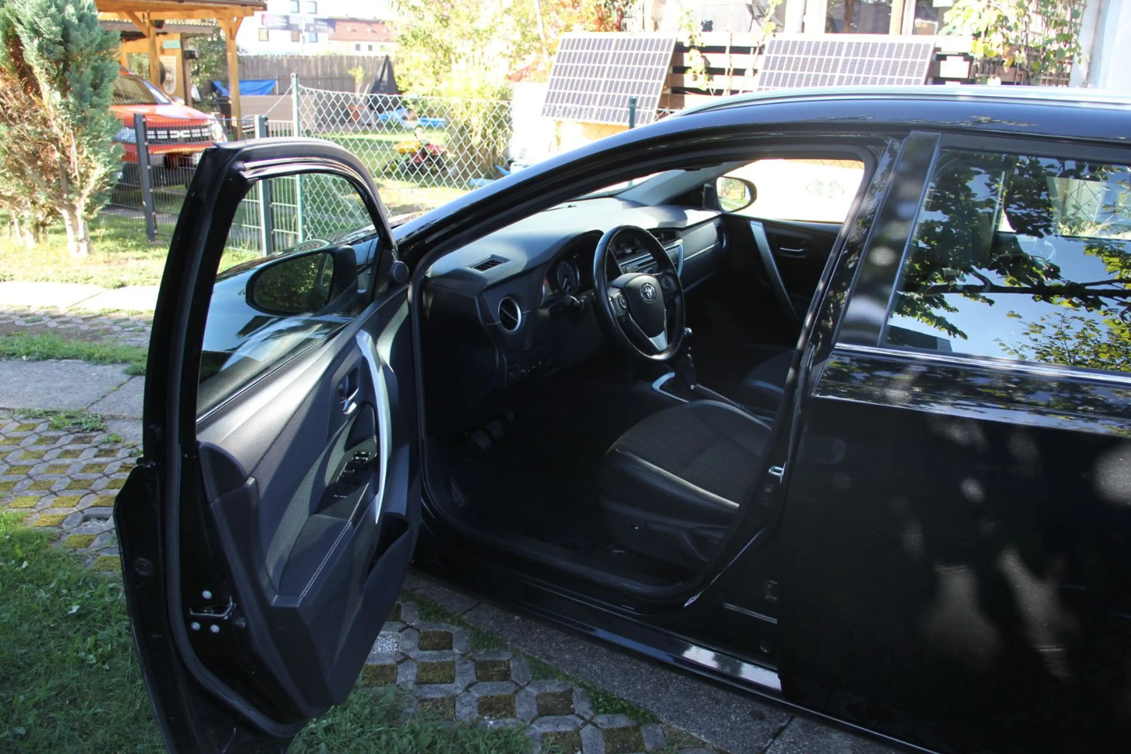Toyota Auris Touring Sports Executive KAM NAV SHZ T-LED — photo 3