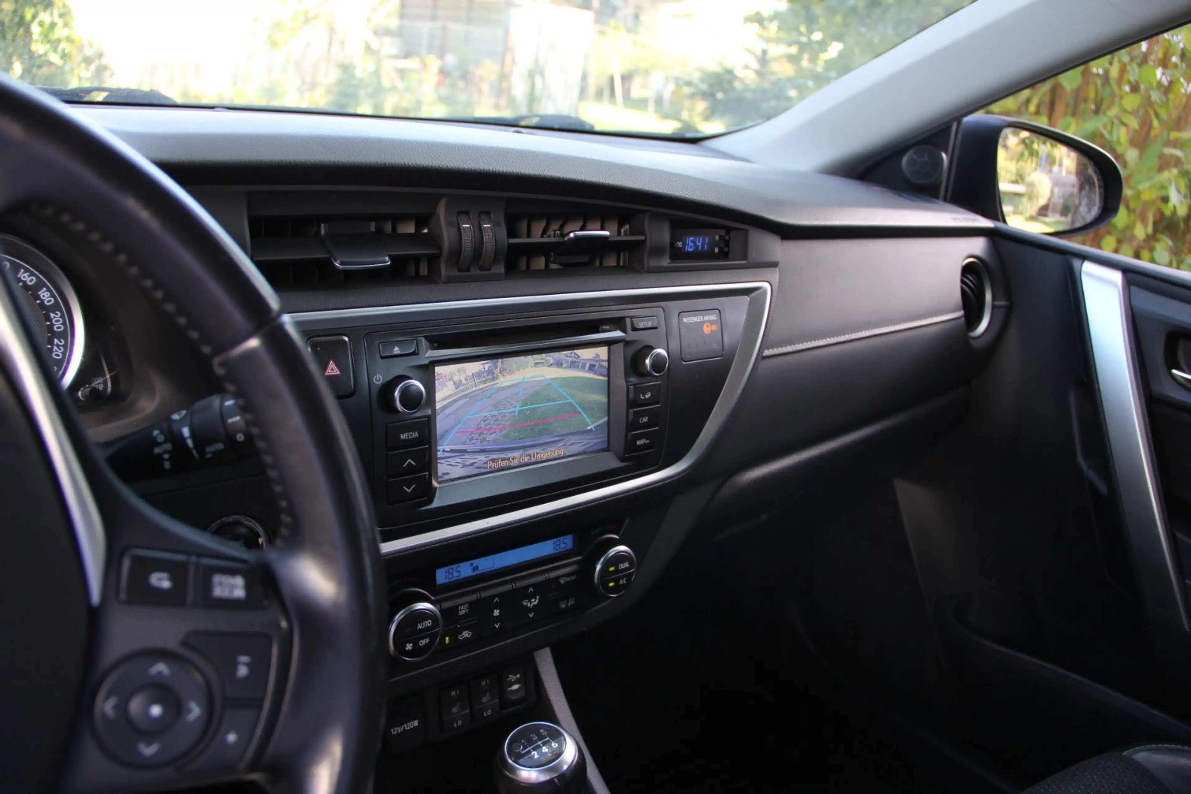 Toyota Auris Touring Sports Executive KAM NAV SHZ T-LED — photo 2
