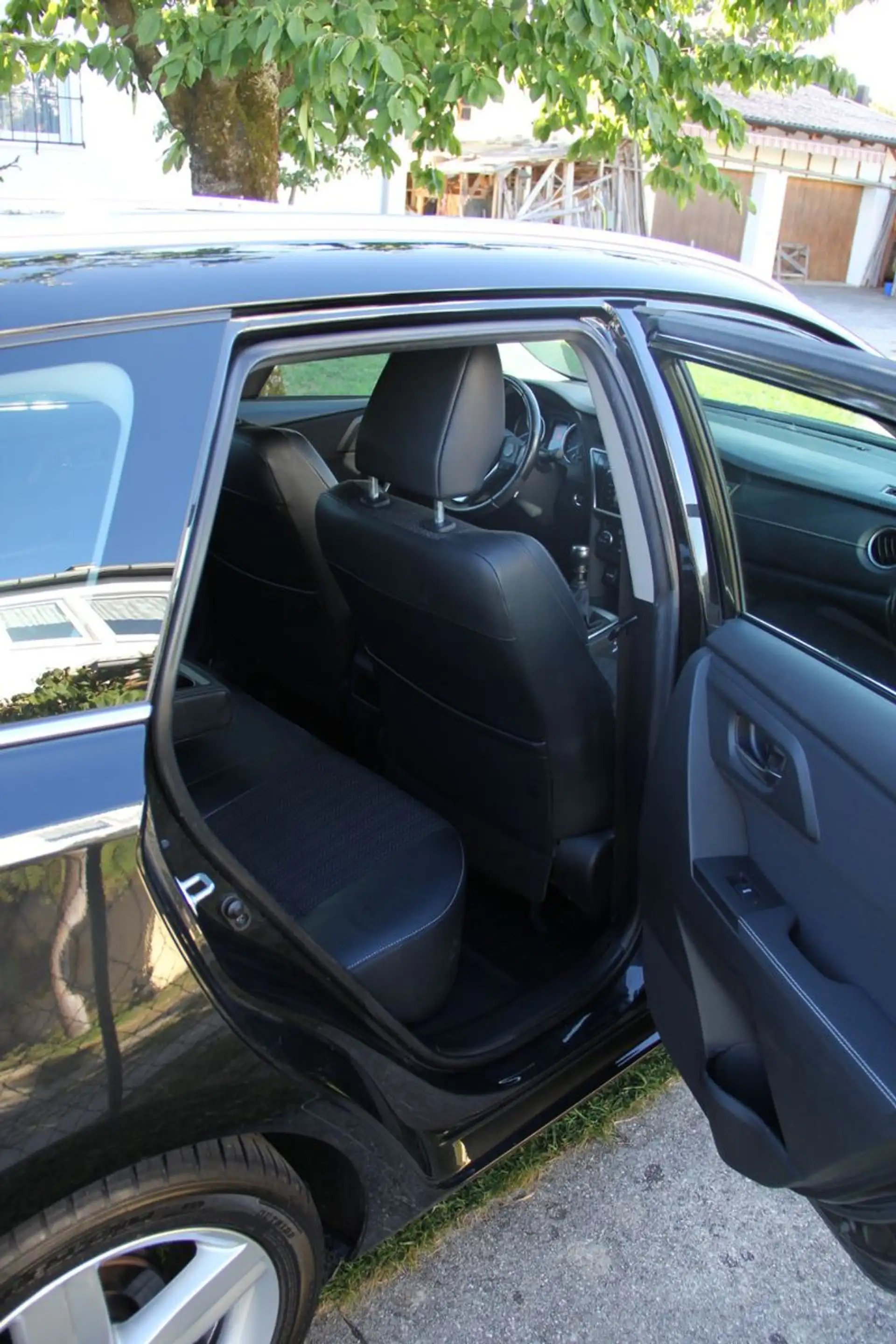 Toyota Auris Touring Sports Executive KAM NAV SHZ T-LED — photo 13