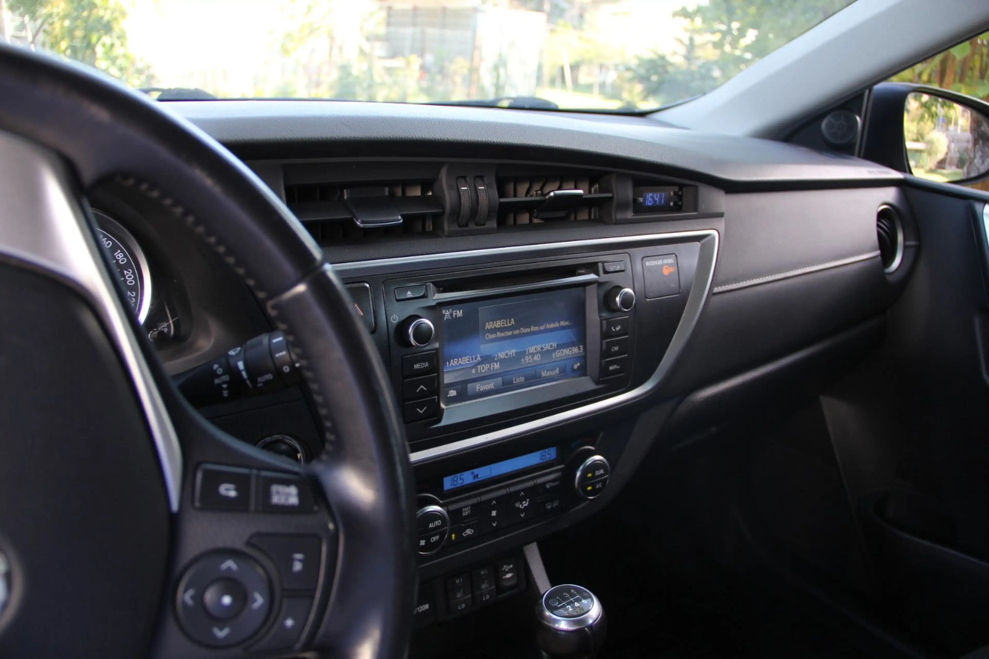 Toyota Auris Touring Sports Executive KAM NAV SHZ T-LED — photo 7