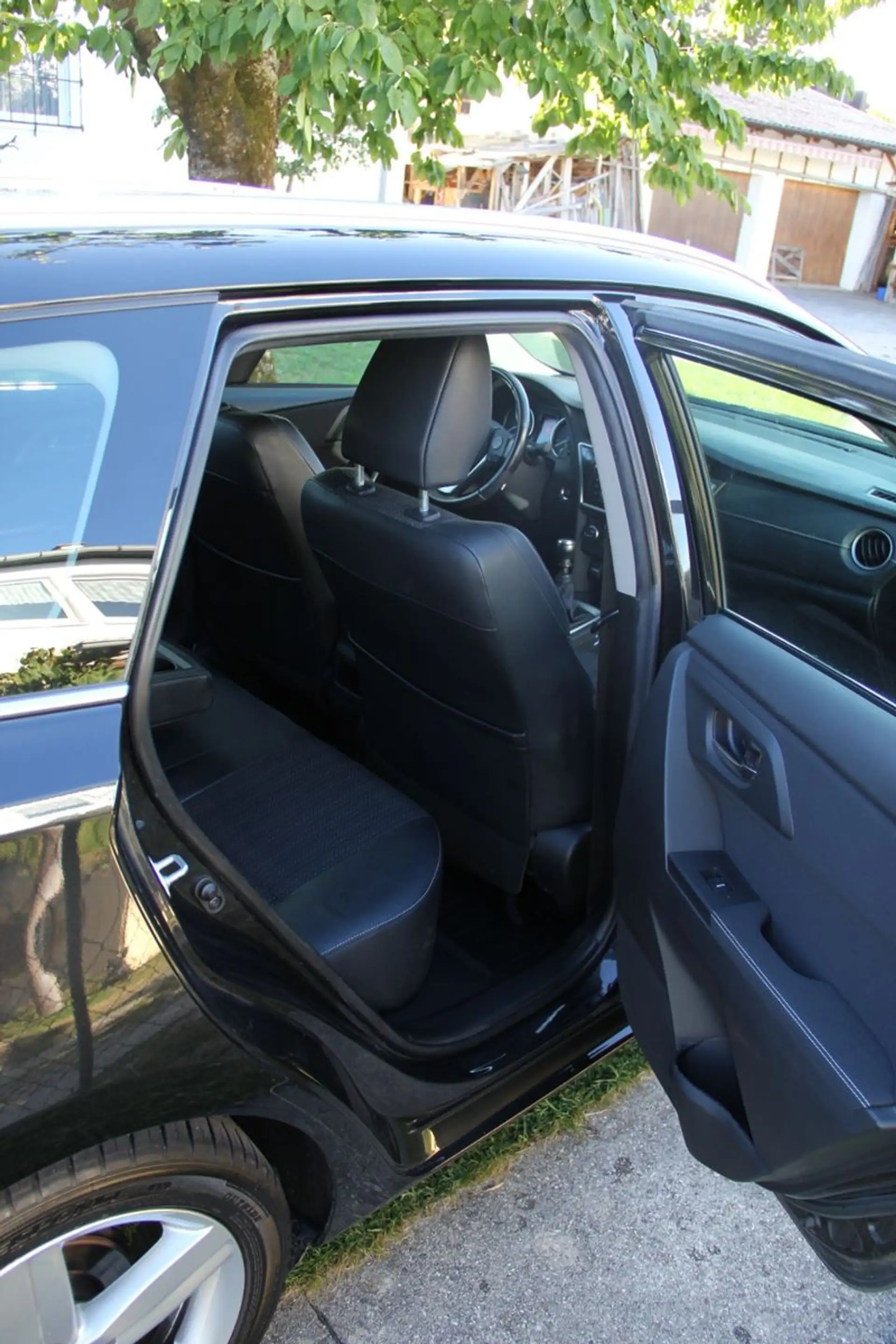Toyota Auris Touring Sports Executive KAM NAV SHZ T-LED — photo 14