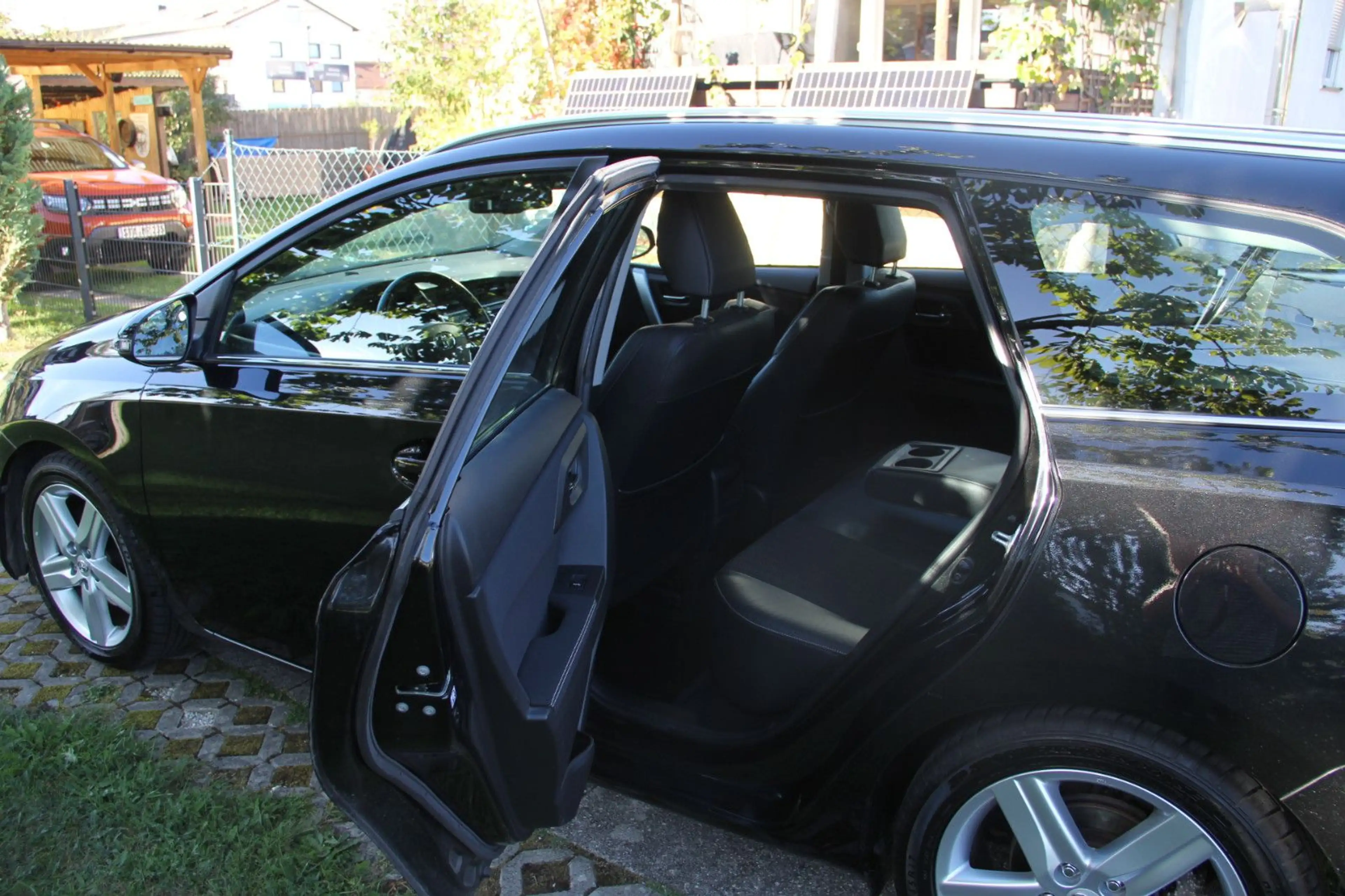 Toyota Auris Touring Sports Executive KAM NAV SHZ T-LED — photo 6