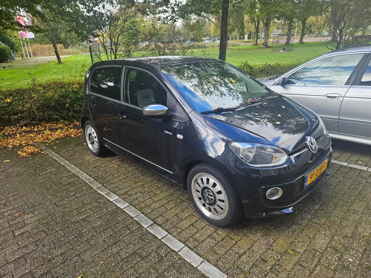Volkswagen up! up! 1.0 high up! BlueM. Zwart - 2