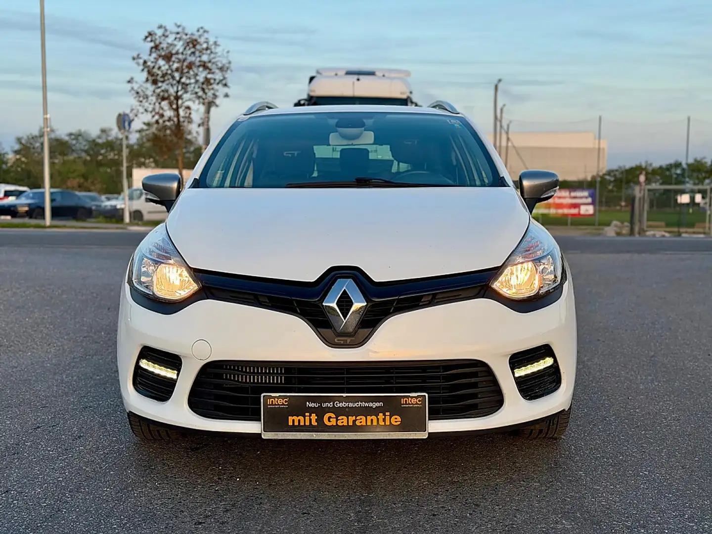 Renault Clio Grandtour TCe 120 EDC GT Weiß - 2