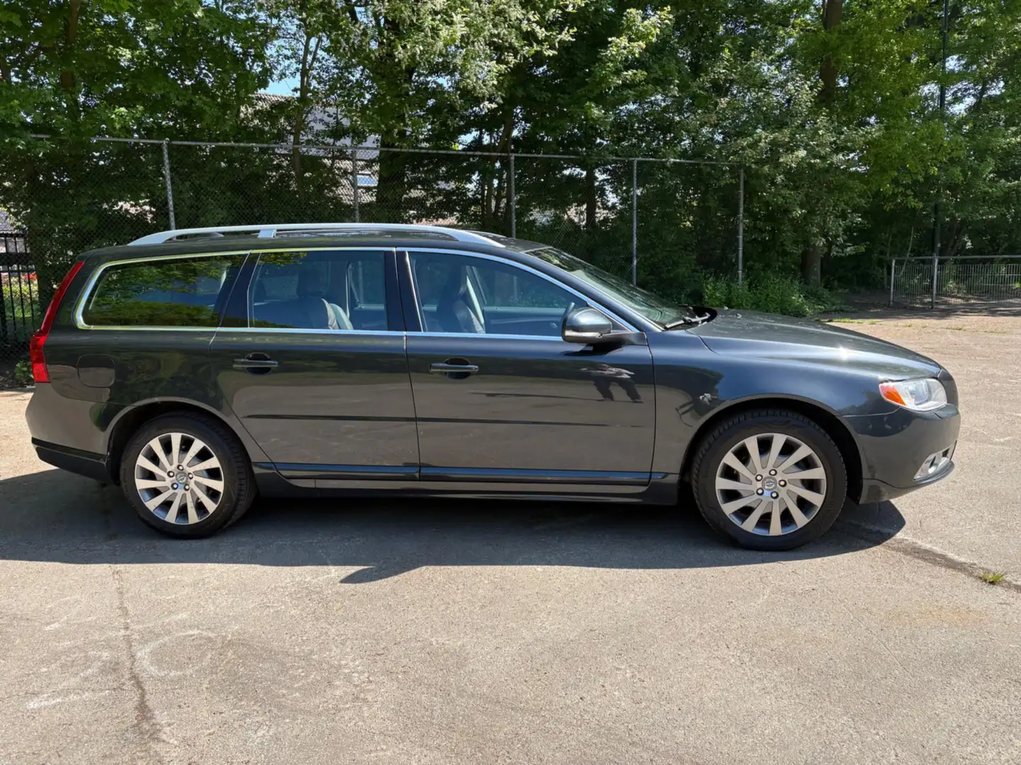 Volvo V70 1.6 T4 Limited Edition, NL auto, airco, cruisecont Gris - 2