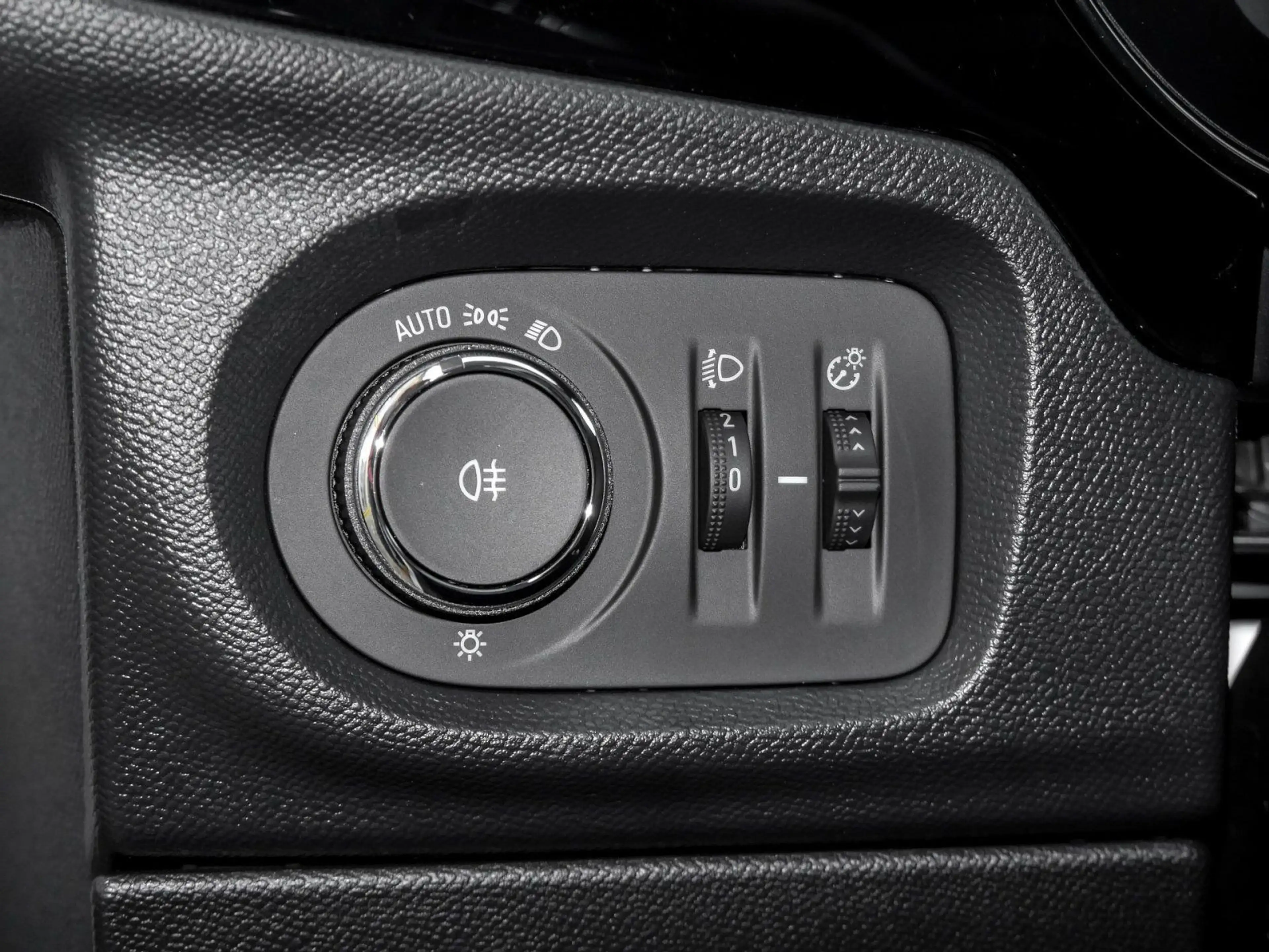 Opel Corsa-e Edition*PDC*SHZ*LHZ*Klimaautomatik* — photo 13