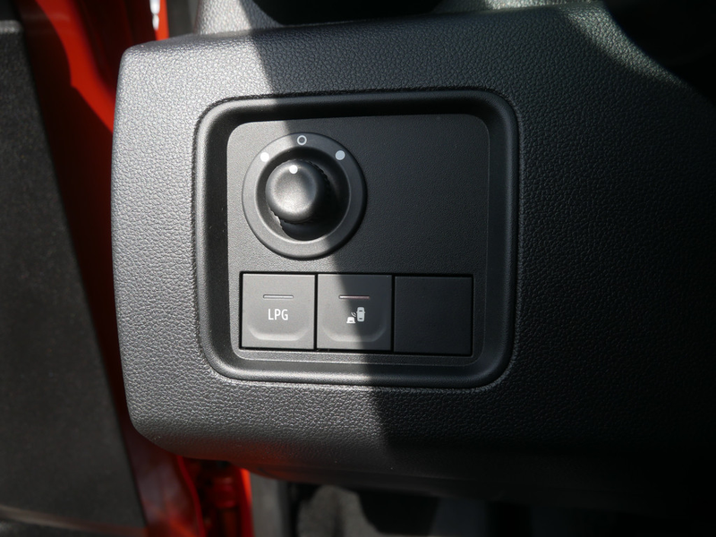Dacia Duster Extreme TCe 100 ECO-G 2WD SHZ LED 360° — photo 15