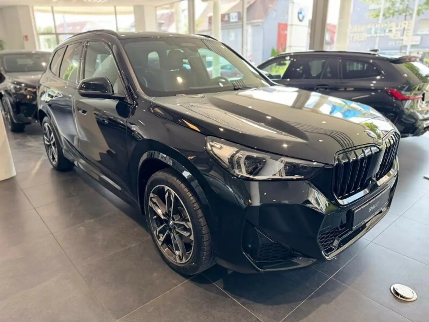 BMW X1 sDrive20i M Sportpaket +VORFÜHRWAGEN+ Schwarz - 1