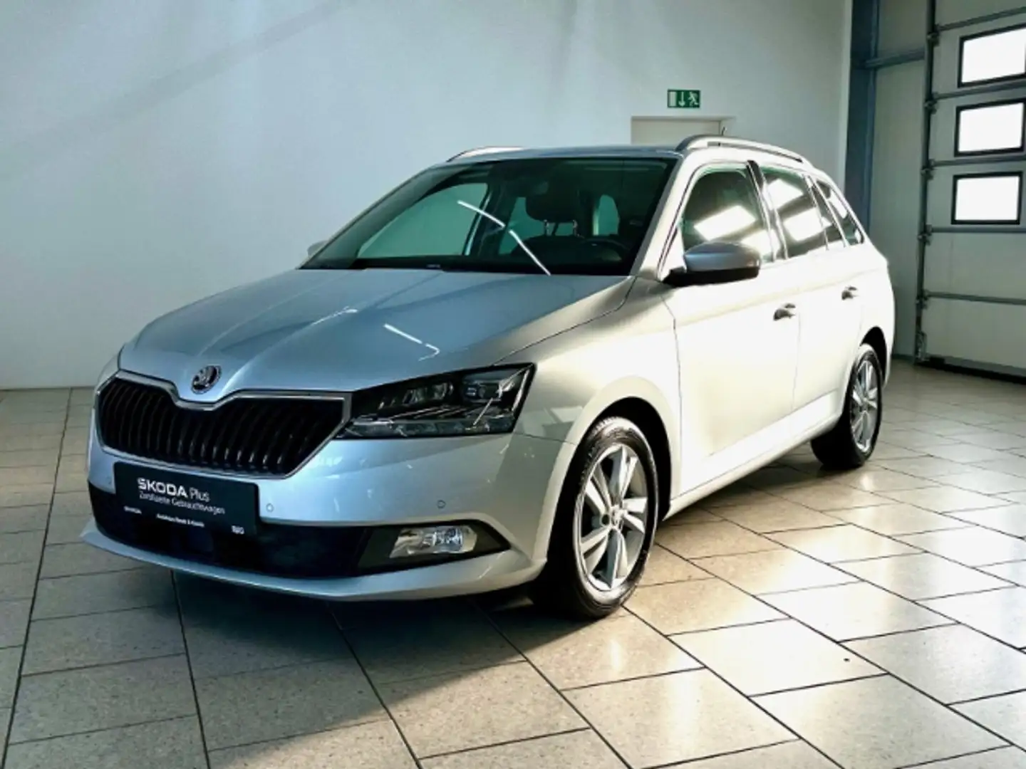 Skoda Fabia Combi 1.0 TSI Style SHZ Freisprech PDC AHK Silber - 2