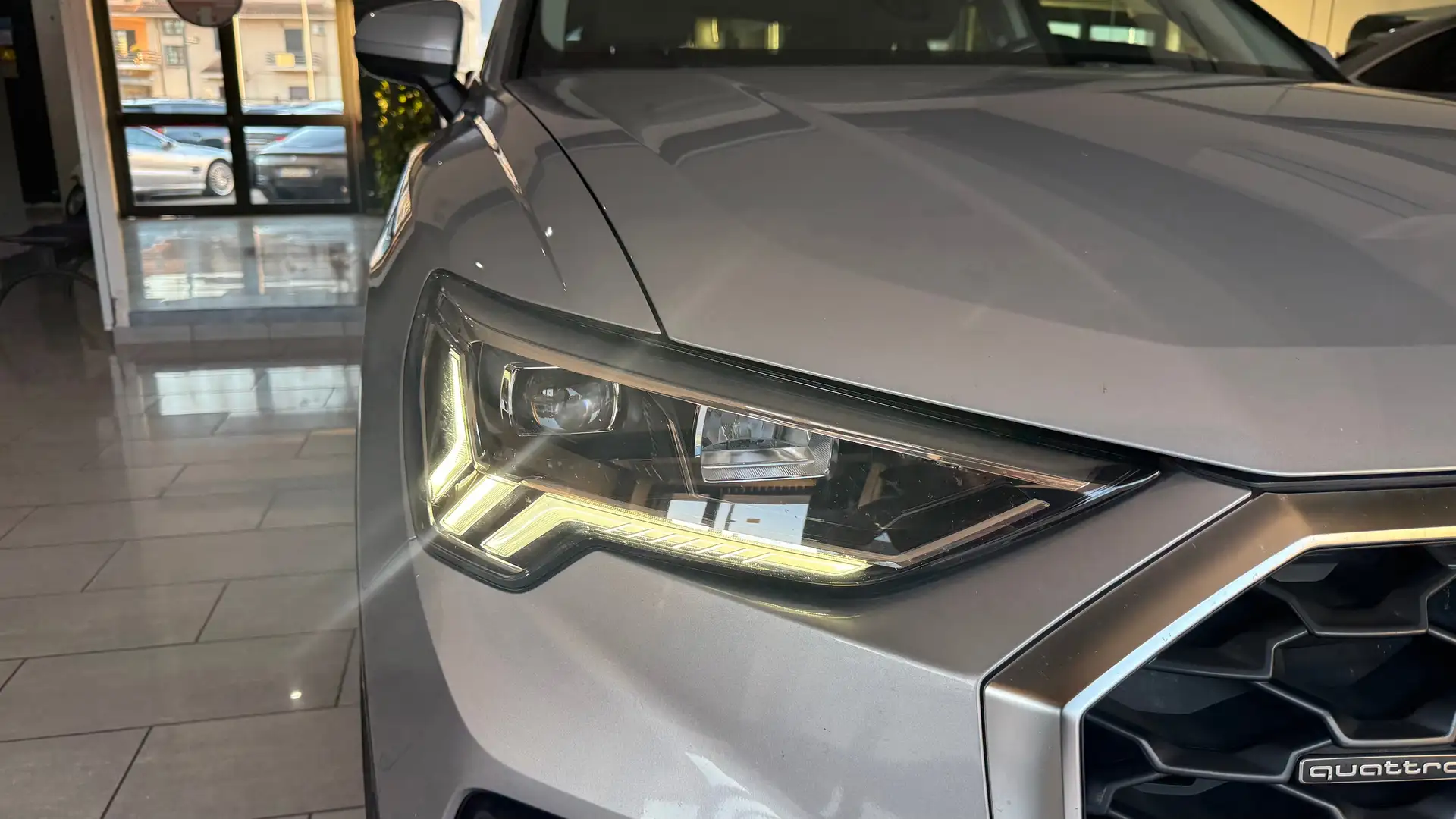 Audi Q3 Sportback 35 2.0 tdi Plus quattro s-tronic Zilver - 2