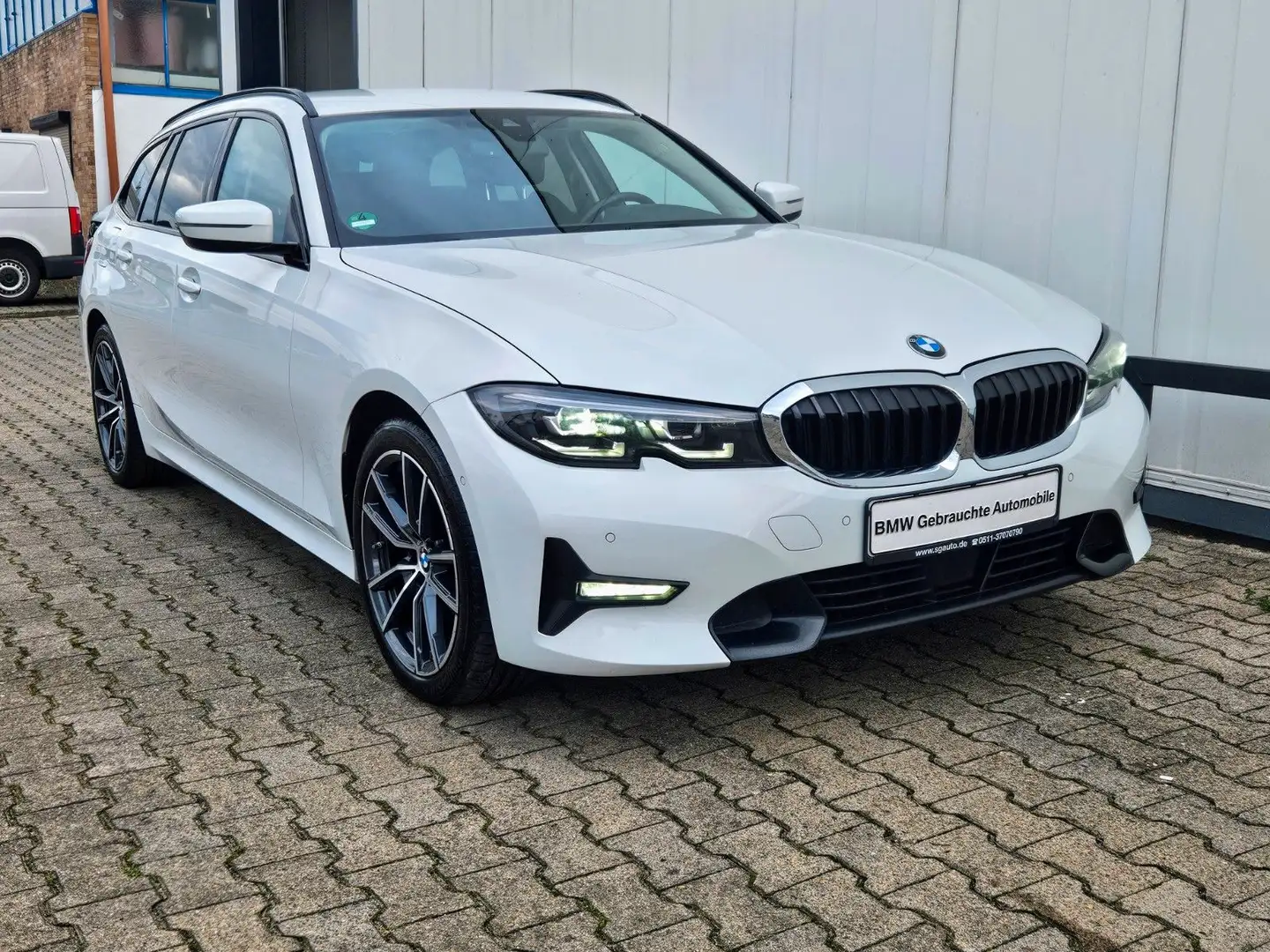 BMW 320 d*TOUR*LCProf*SPORT LINE*ACC*KAMERA*LED Weiß - 2