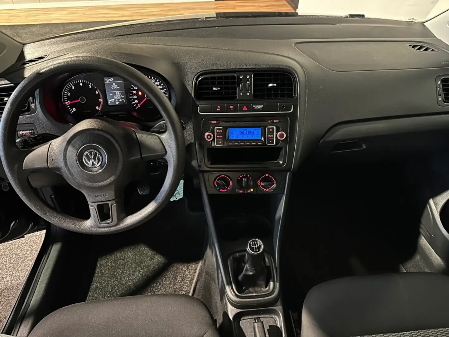 Volkswagen Polo 1.2 EASYLINE l AIRCO l CRUISE l ELEK RAMEN l GETIN Zwart - 2