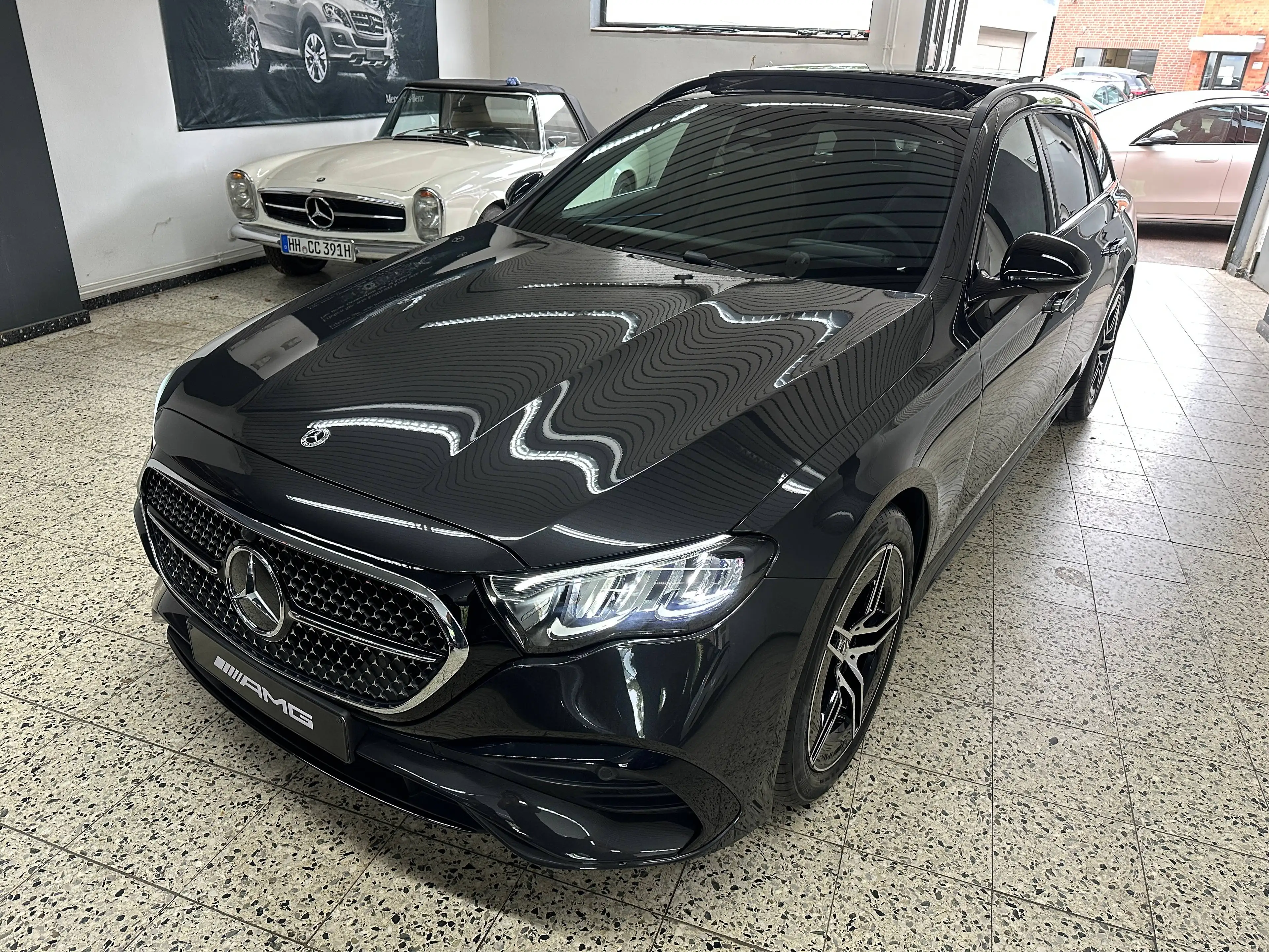 Mercedes-Benz E 200 T AMG Line + NIGHT Paket NAV/LED/AHK/DISTR/TW/SHZ/PTS/SPUR/LMR19" — photo 2