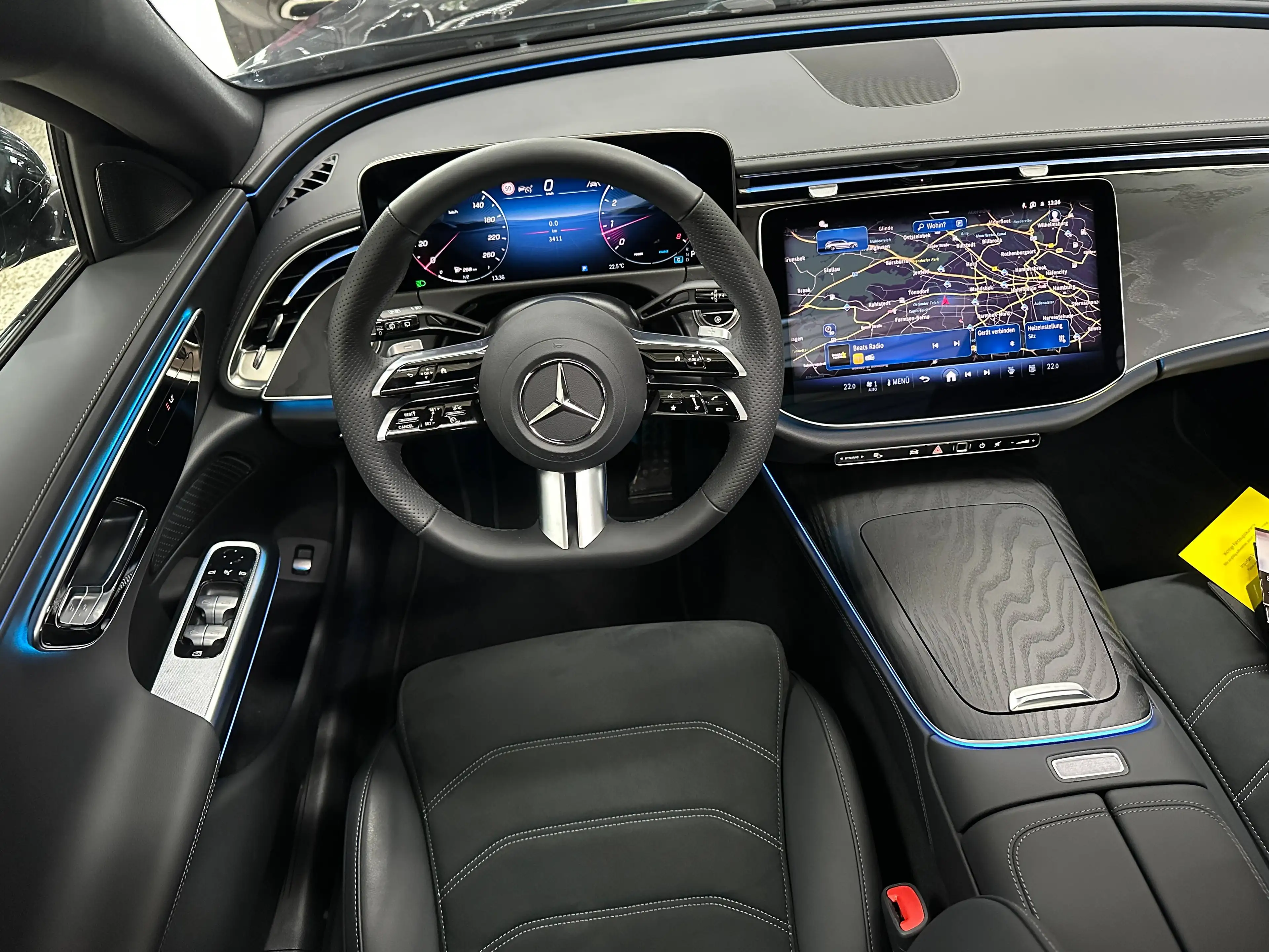 Mercedes-Benz E 200 T AMG Line + NIGHT Paket NAV/LED/AHK/DISTR/TW/SHZ/PTS/SPUR/LMR19" — photo 9
