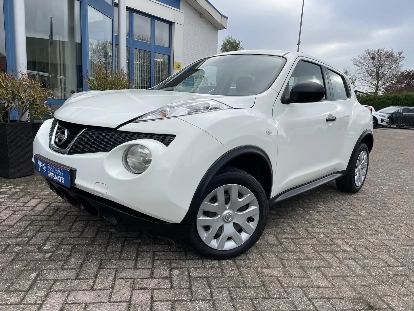 Nissan Juke 1.6 Visia | Hoge instap, Parkeersensoren, Inklapba Білий - 1