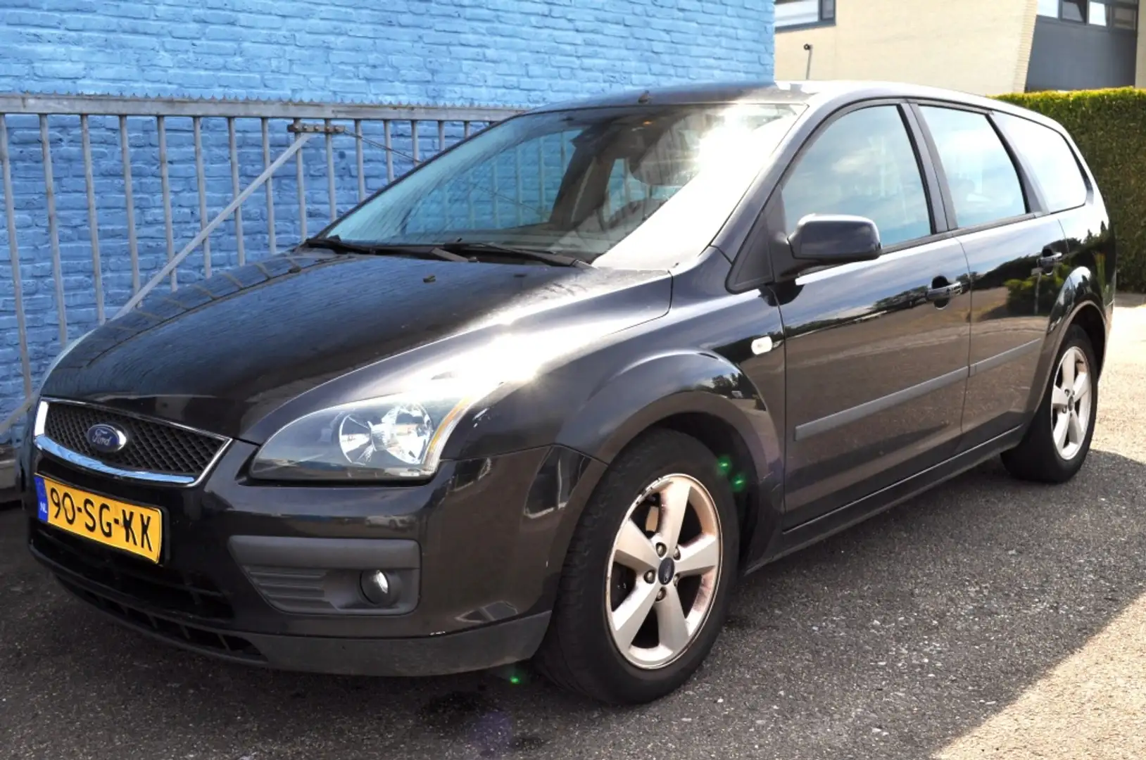 Ford Focus Wagon 1.6-16V Futura Zwart - 1